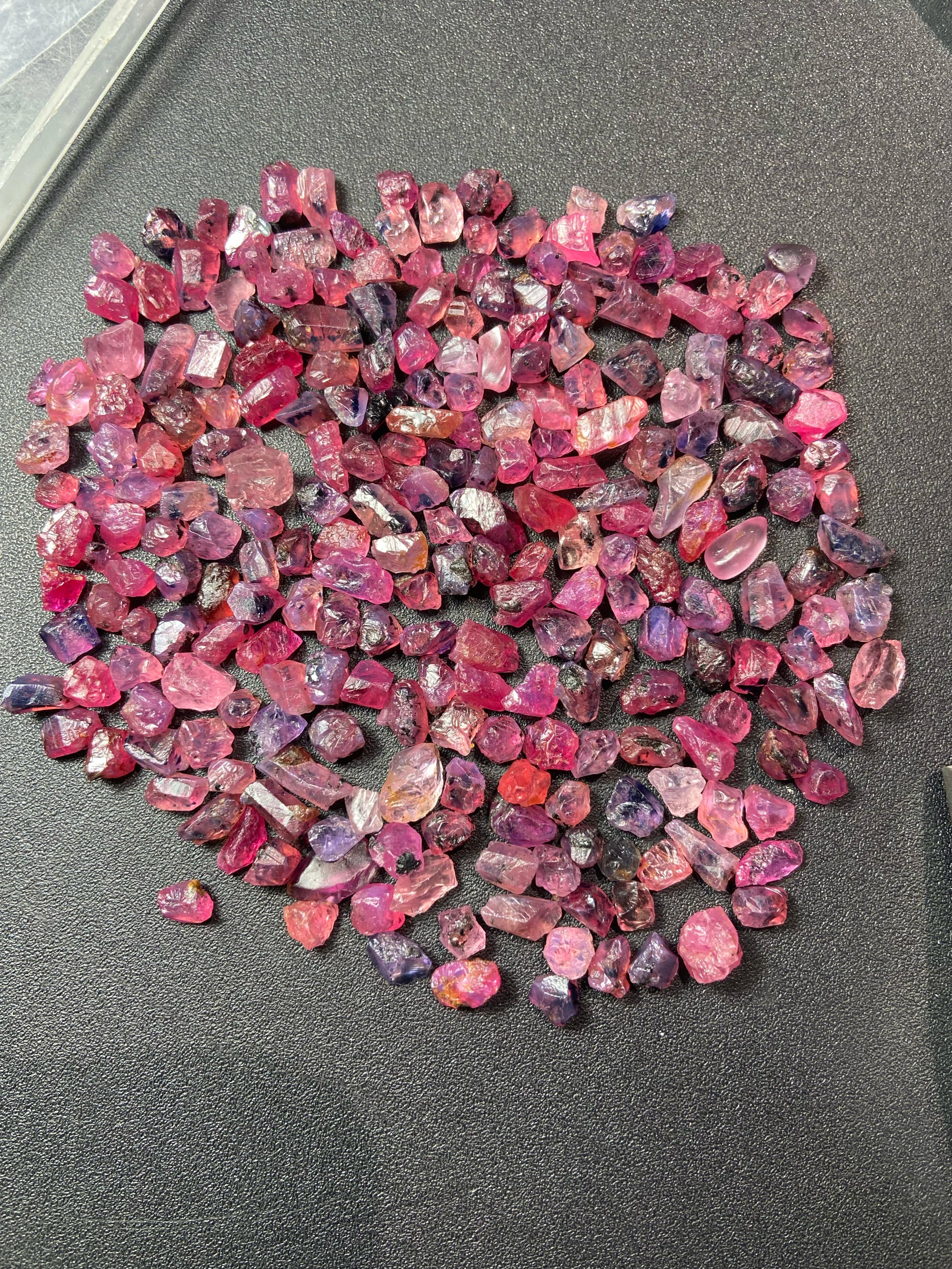 200 carats Rough Sapphires | Rubies Gems Deal