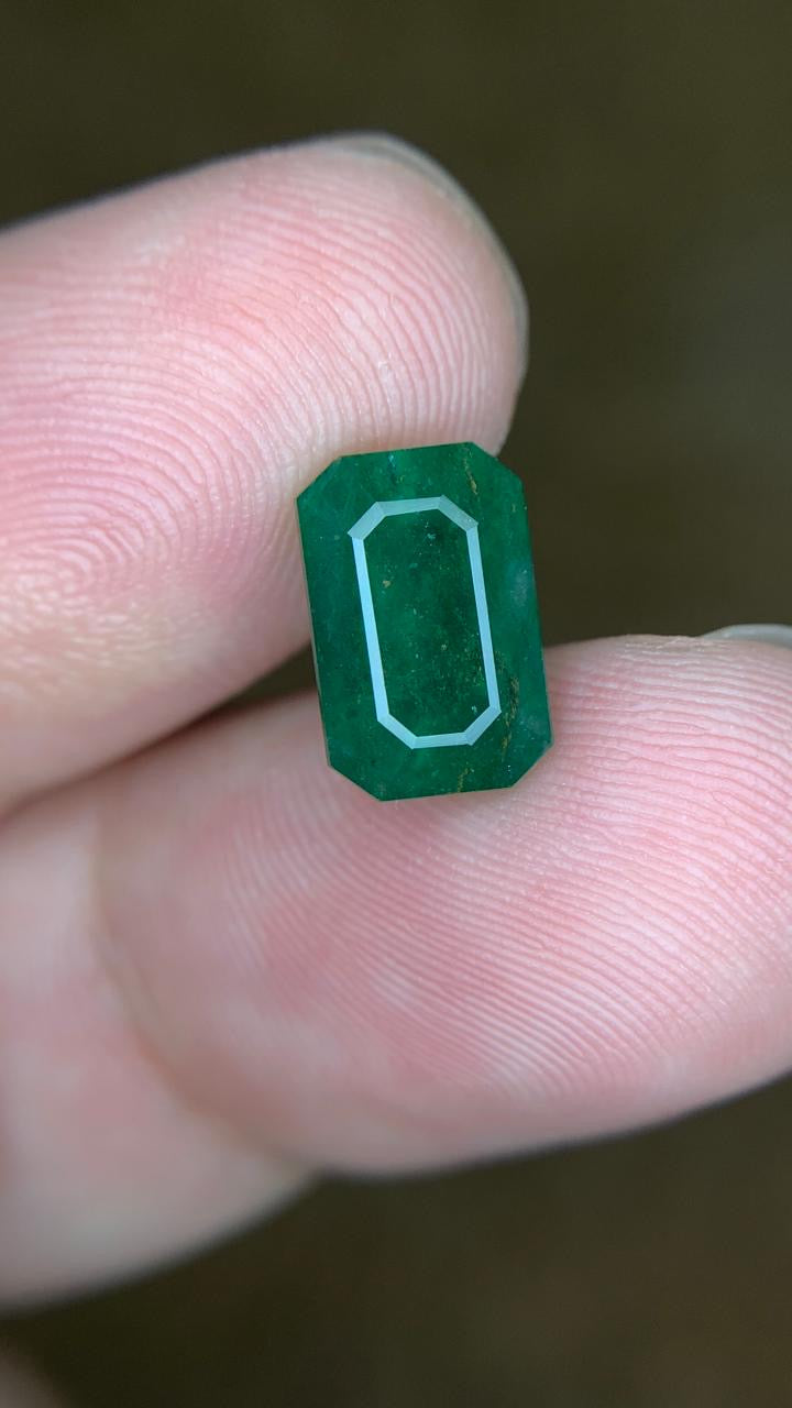 3.25 carats Emerald Cut Vivid Green Swat Emerald