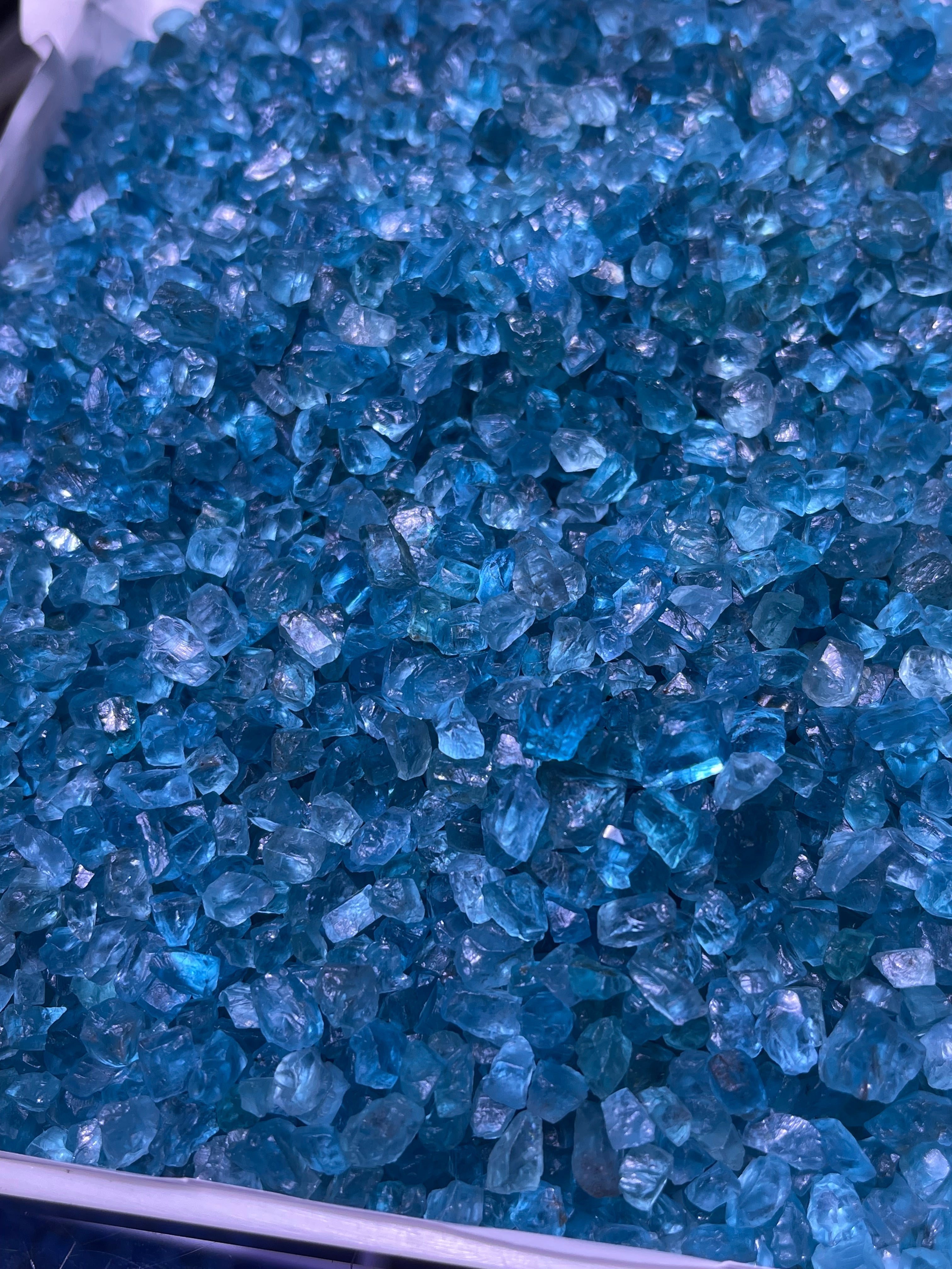 251 carats Facet Grade Raw Blue Apatite Stones for Cutting