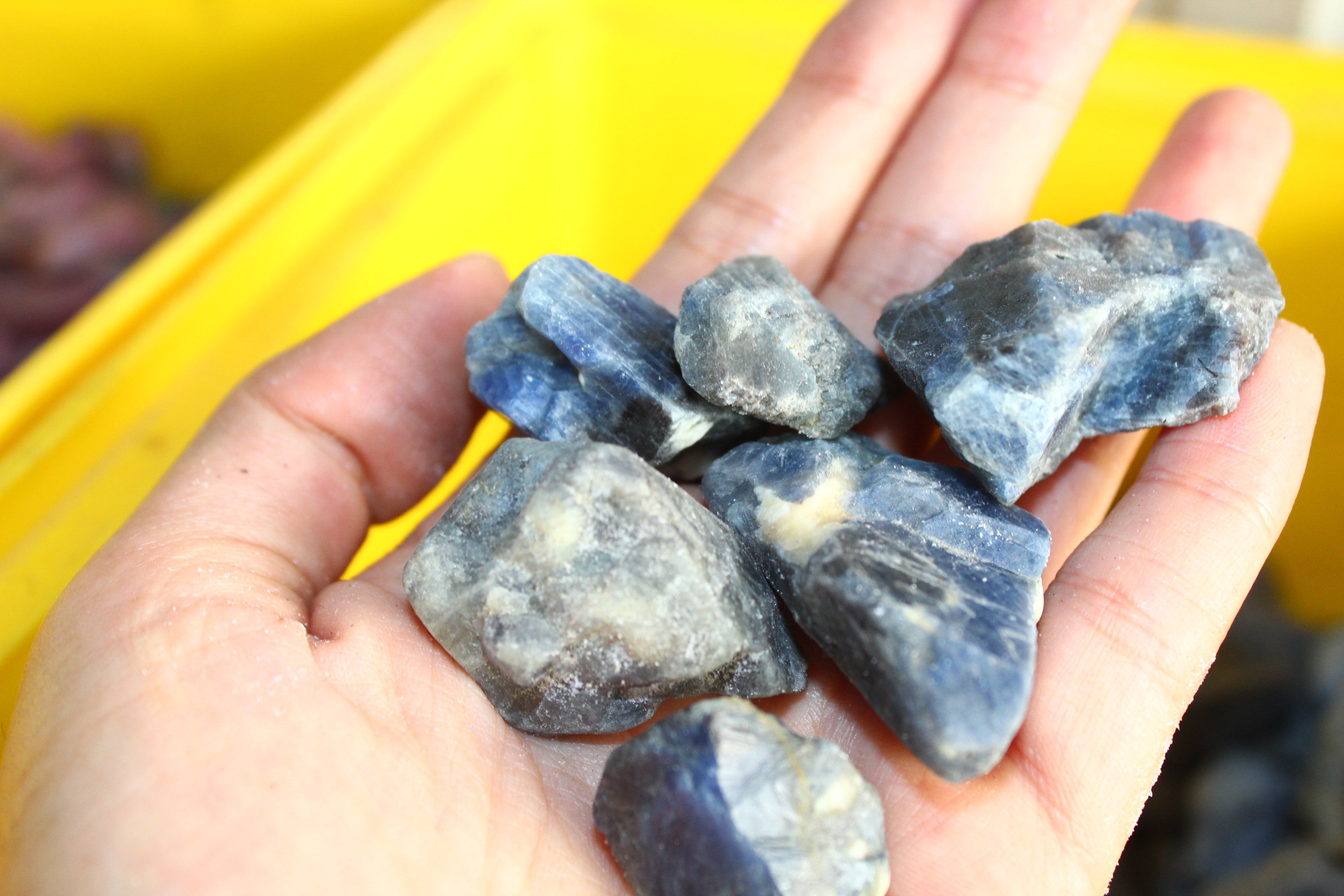 1 kg Rough Sapphires for Carving - Rough Sapphire