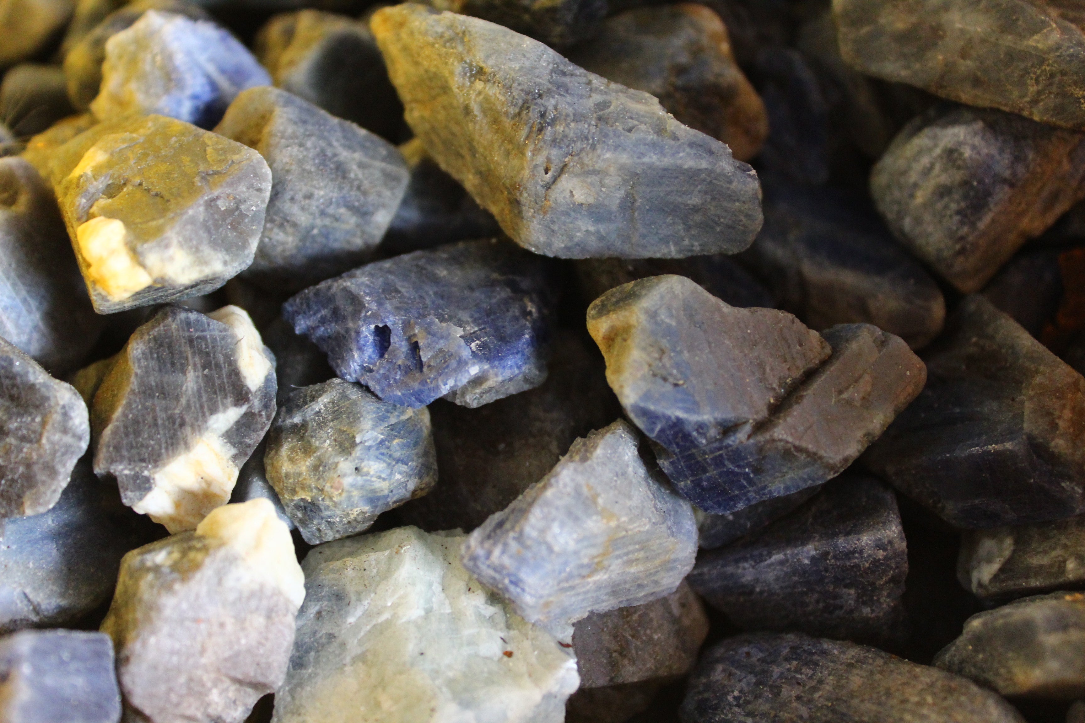 1 kg Rough Sapphires for Carving - Rough Sapphire