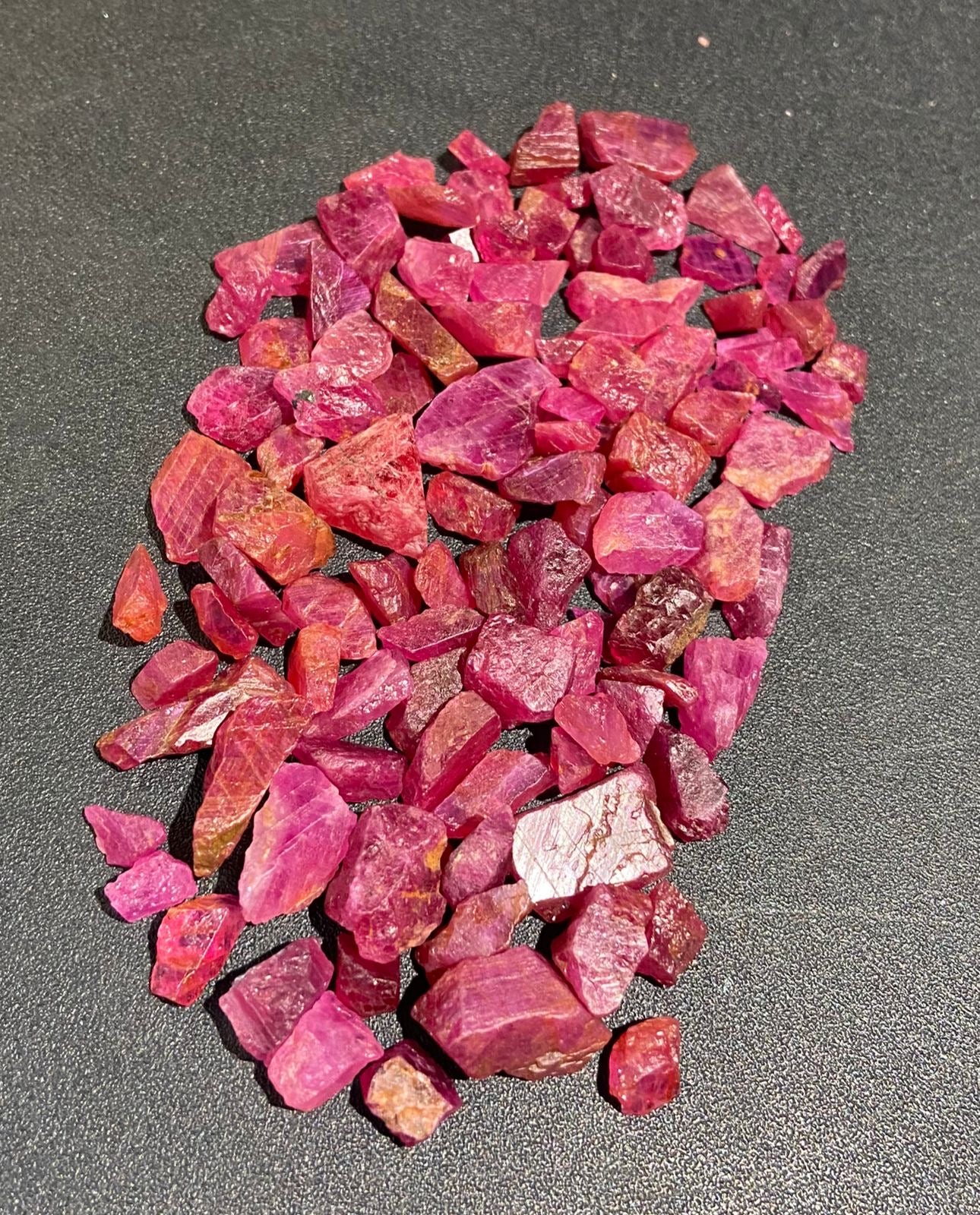 Rubis du Mozambique taille OVALE Rouge 4.28 carats Rubis du Mozambique taille OVALE Rouge 4.28 carats