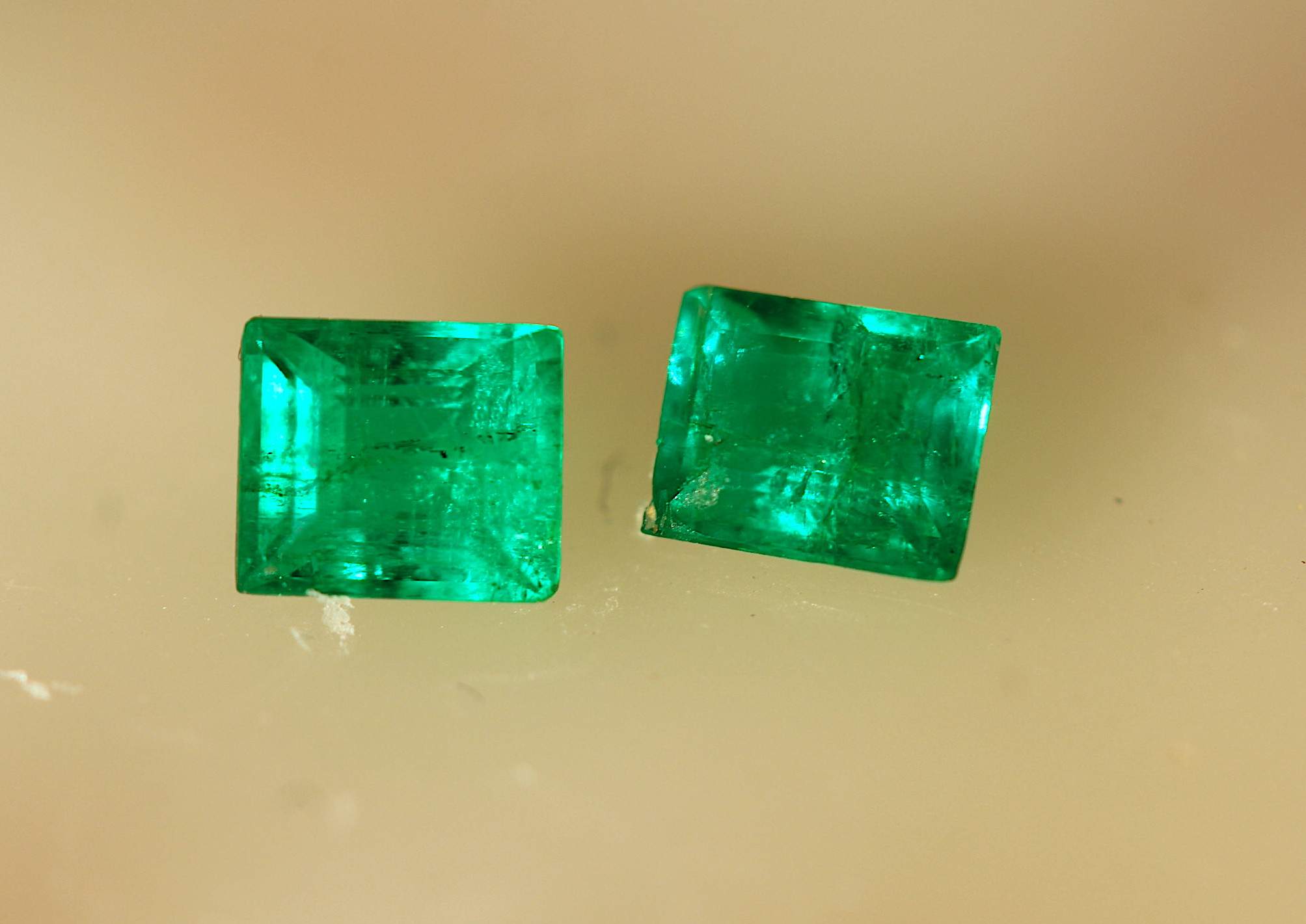 carats Princes Cut Natural Green Emerald Pair – Folkmarketgems