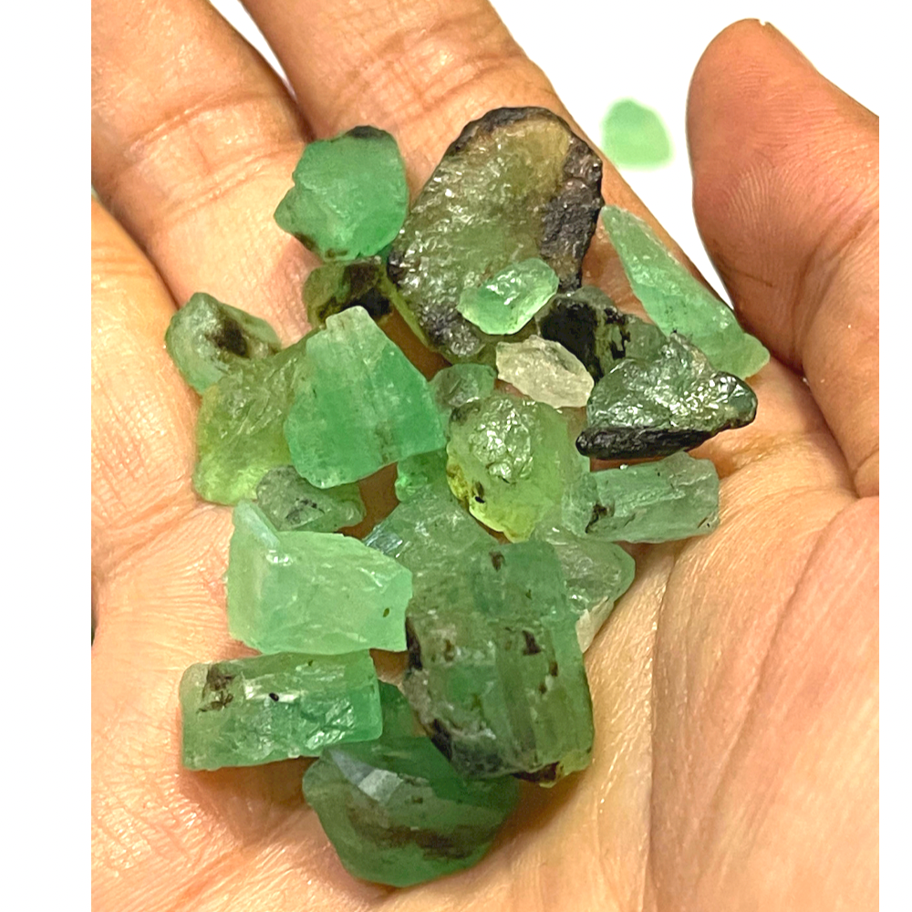 Newly Find Natural Raw Chitral Emerald Stones 500 Carats