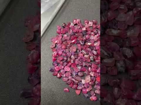 200 carats Rough Sapphires | Rubies Gems Deal