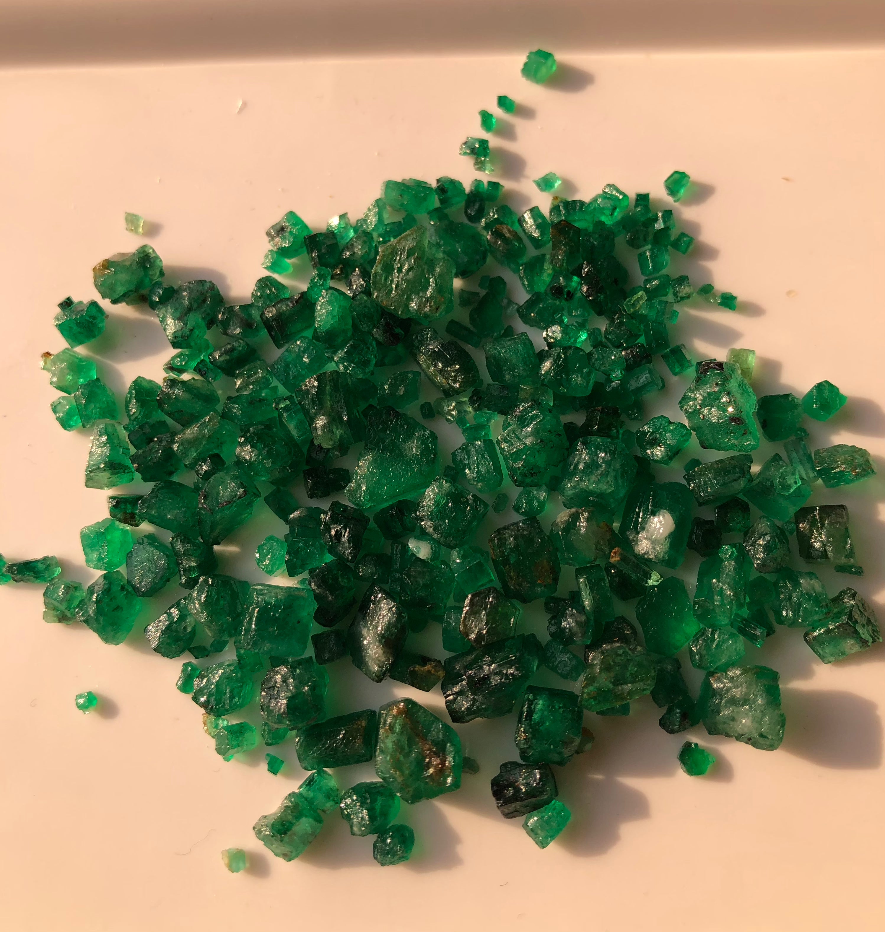 100 carats Vivid Green Raw Swat Emerald Stones – Folkmarketgems