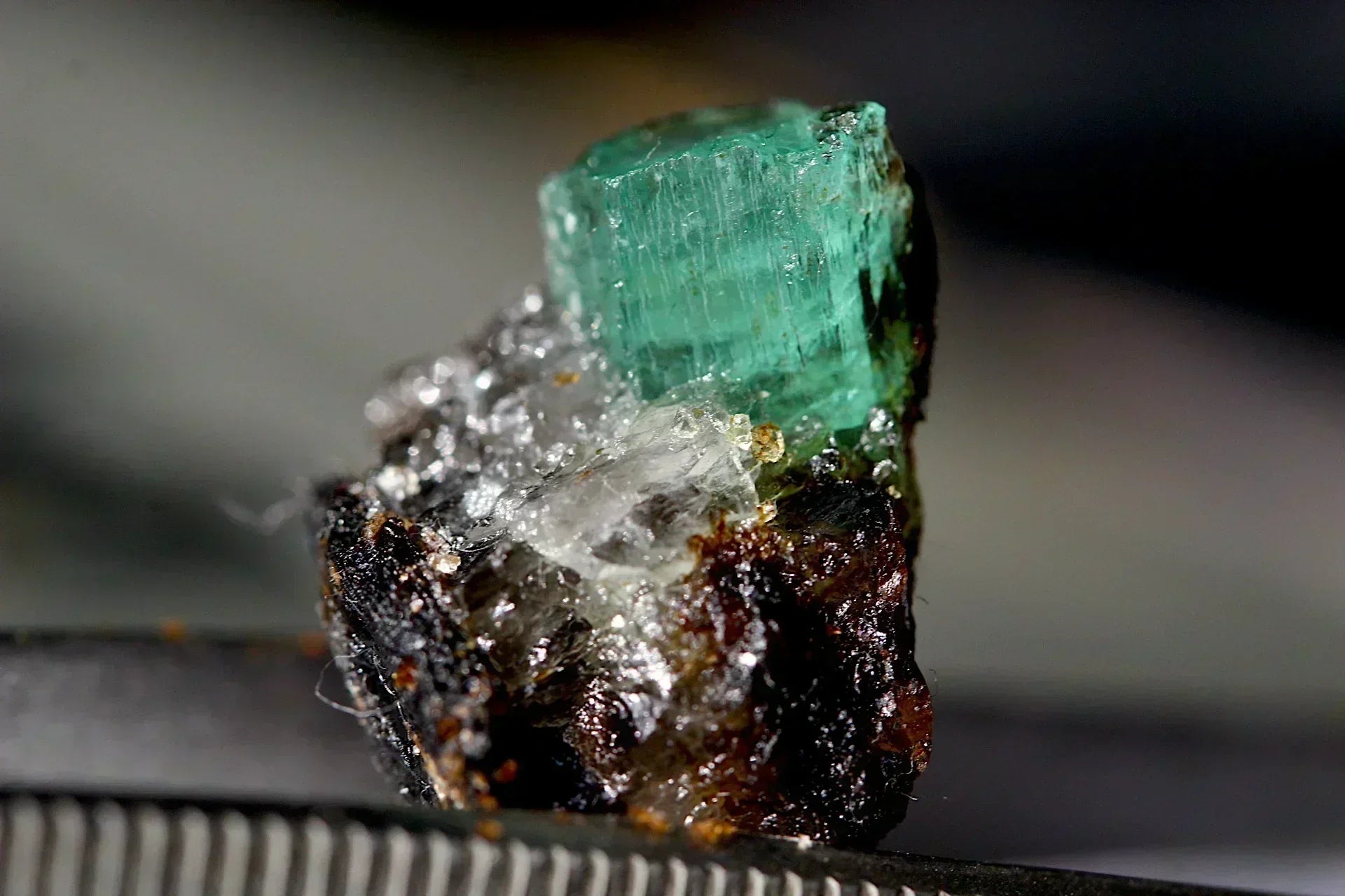 Guide to Collector Grade Rough Emerald: What The Most Never Tell You