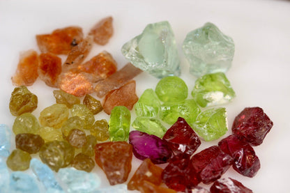 200 carats Facet Rough Combo Stone Deal Amethyst, Garnet, Sunstone, Peridot, Mali Garnet, Aquamarine