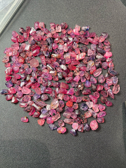 200 carats Rough Sapphires | Rubies Gems Deal