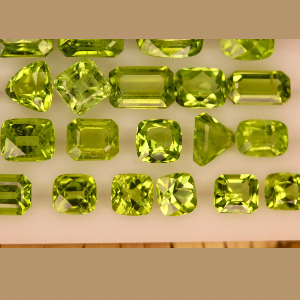 32 carats Natural Apple Green Peridots Stones