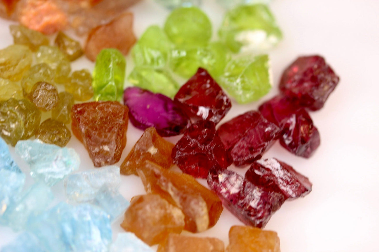 200 carats Facet Rough Combo Stone Deal Amethyst, Garnet, Sunstone, Peridot, Mali Garnet, Aquamarine