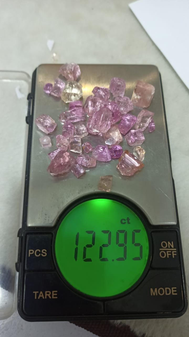 120 carats Rare Raw Pink Topaz from Katlang for Faceting