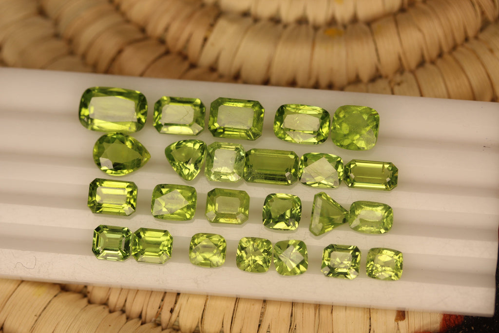 32 carats Natural Apple Green Peridots Stones
