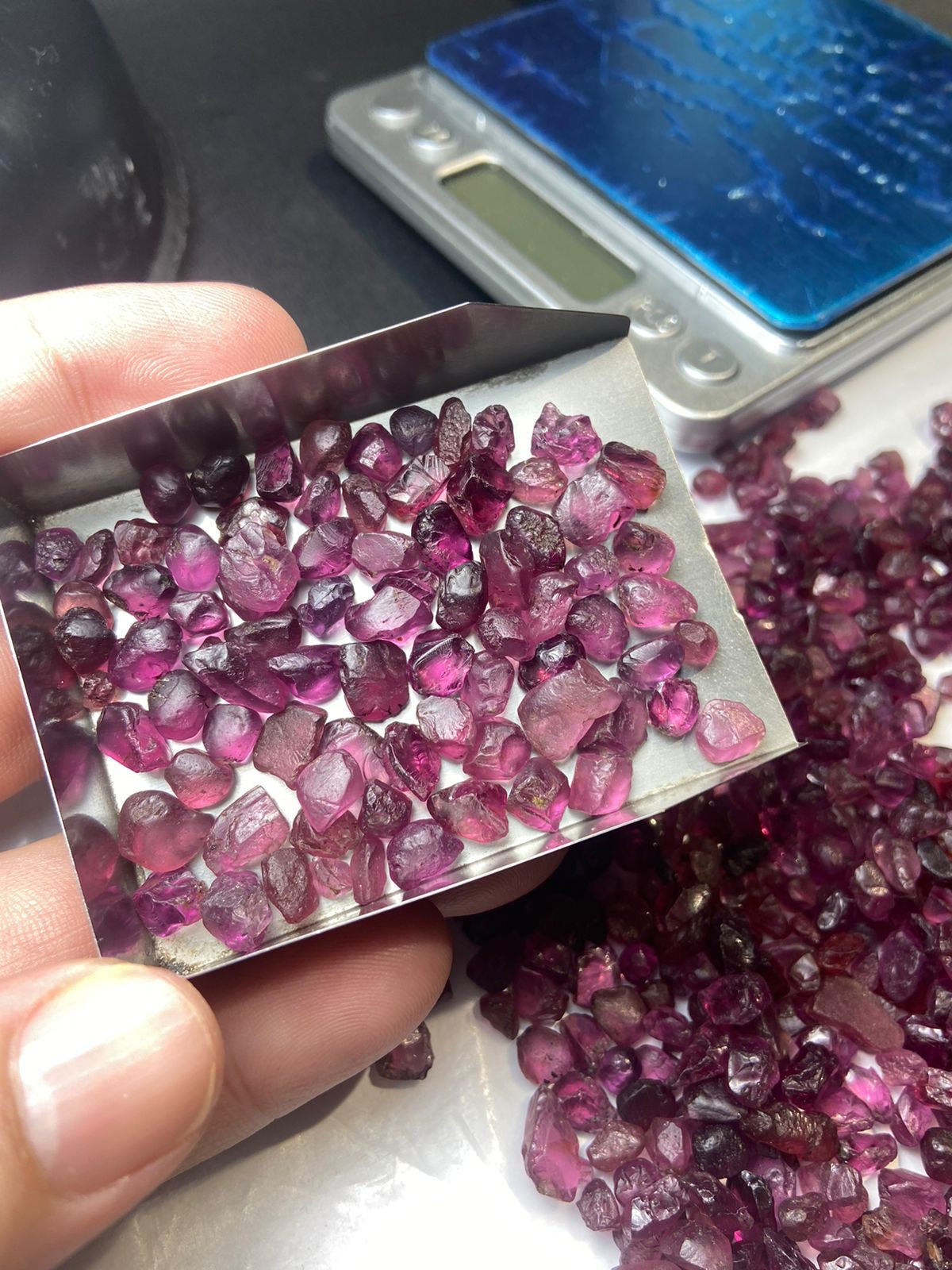 1500carats Umbalitete Garnets and Mehenge Spinels Rough Stones Deal for Faceting