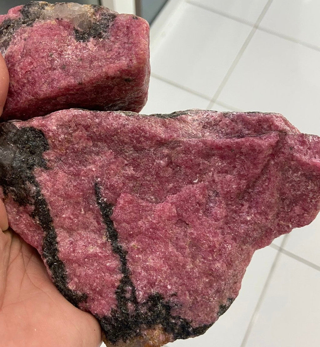 One kg Raw Rhodonite Stone For Lapidary Artists