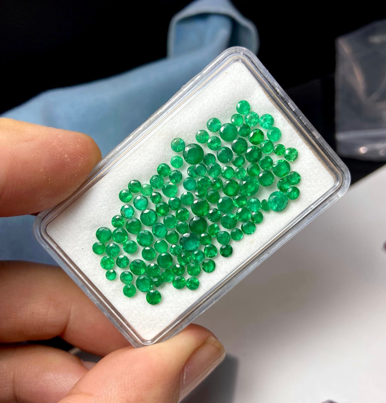 11 carats Vivid Green Emerald loose Gems