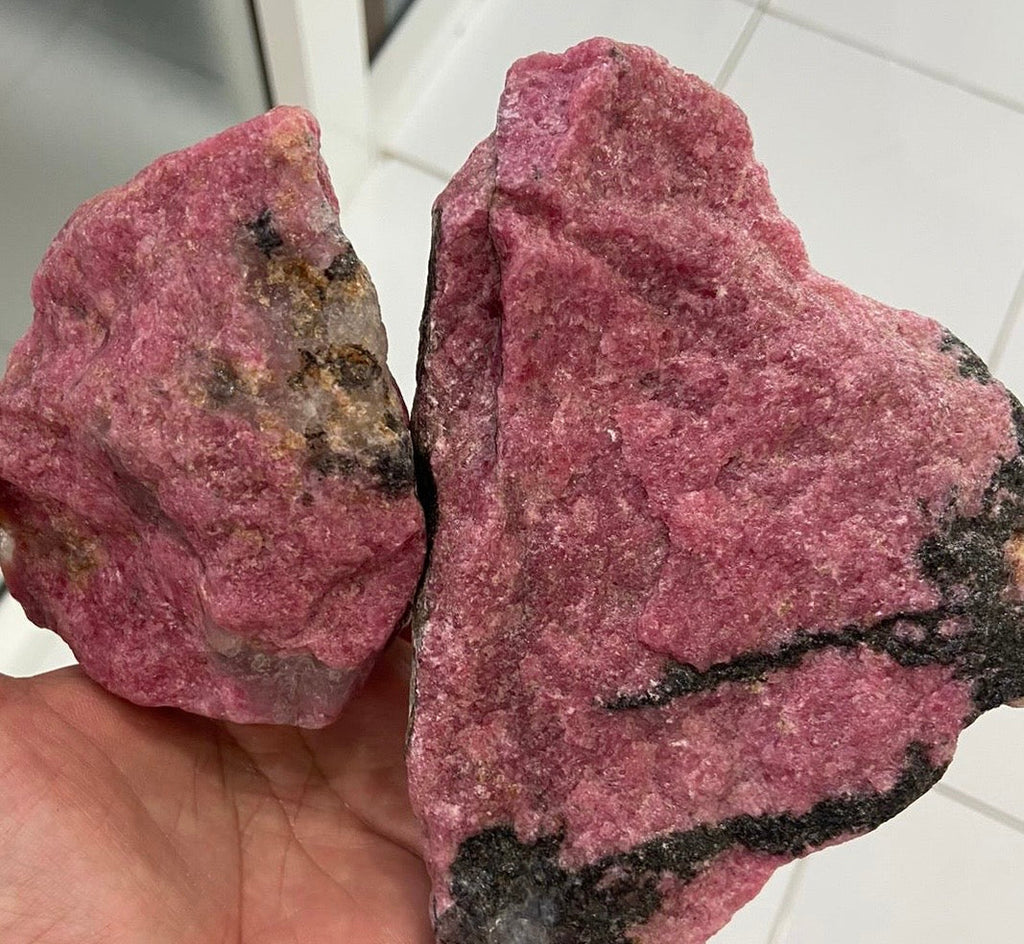 One kg Raw Rhodonite Stone For Lapidary Artists