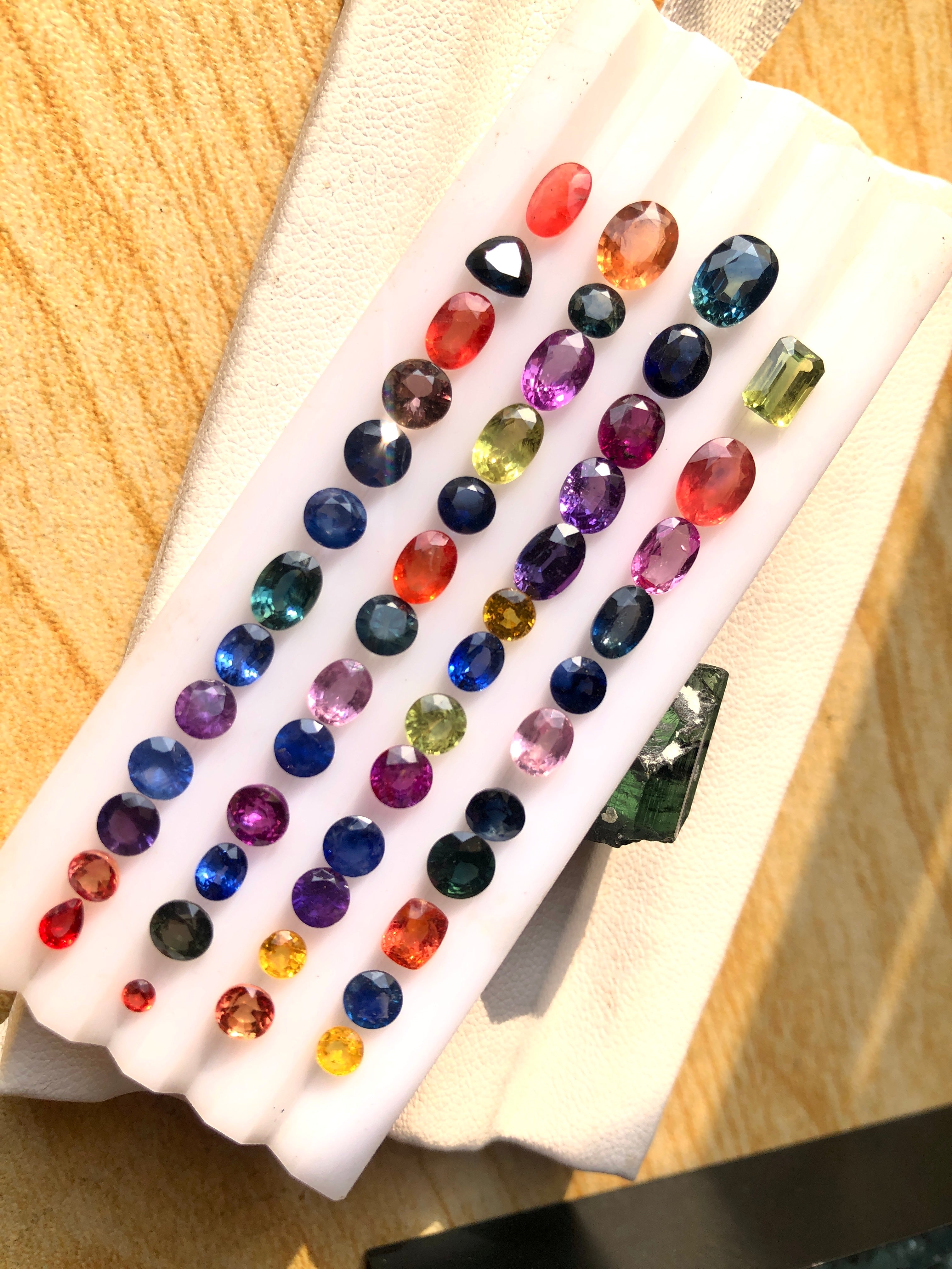 23 Carats Natural Fancy Sapphire Loose Gemstones
