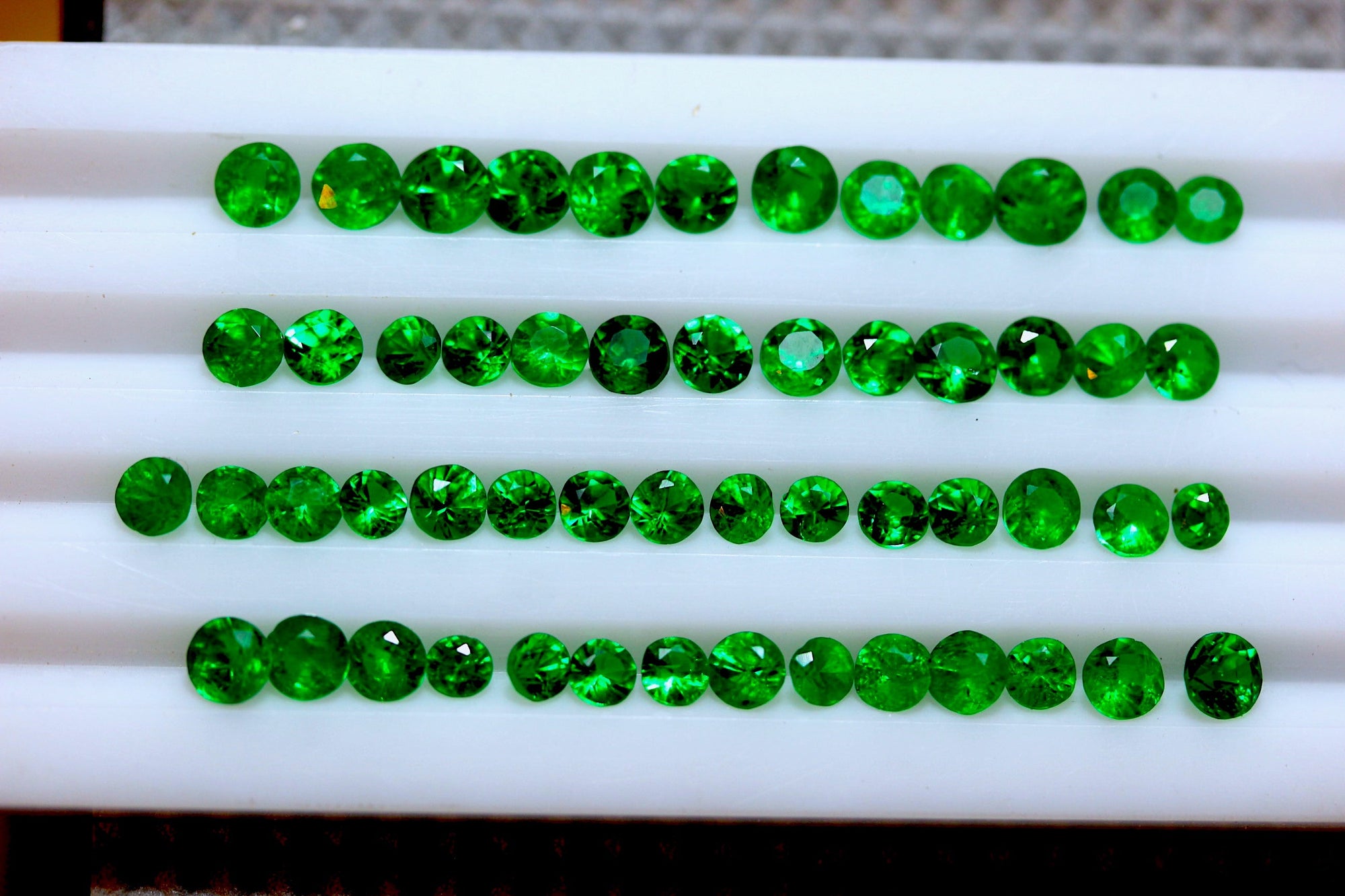 Buy Loose Tsavorite Garnets for jewelry designing