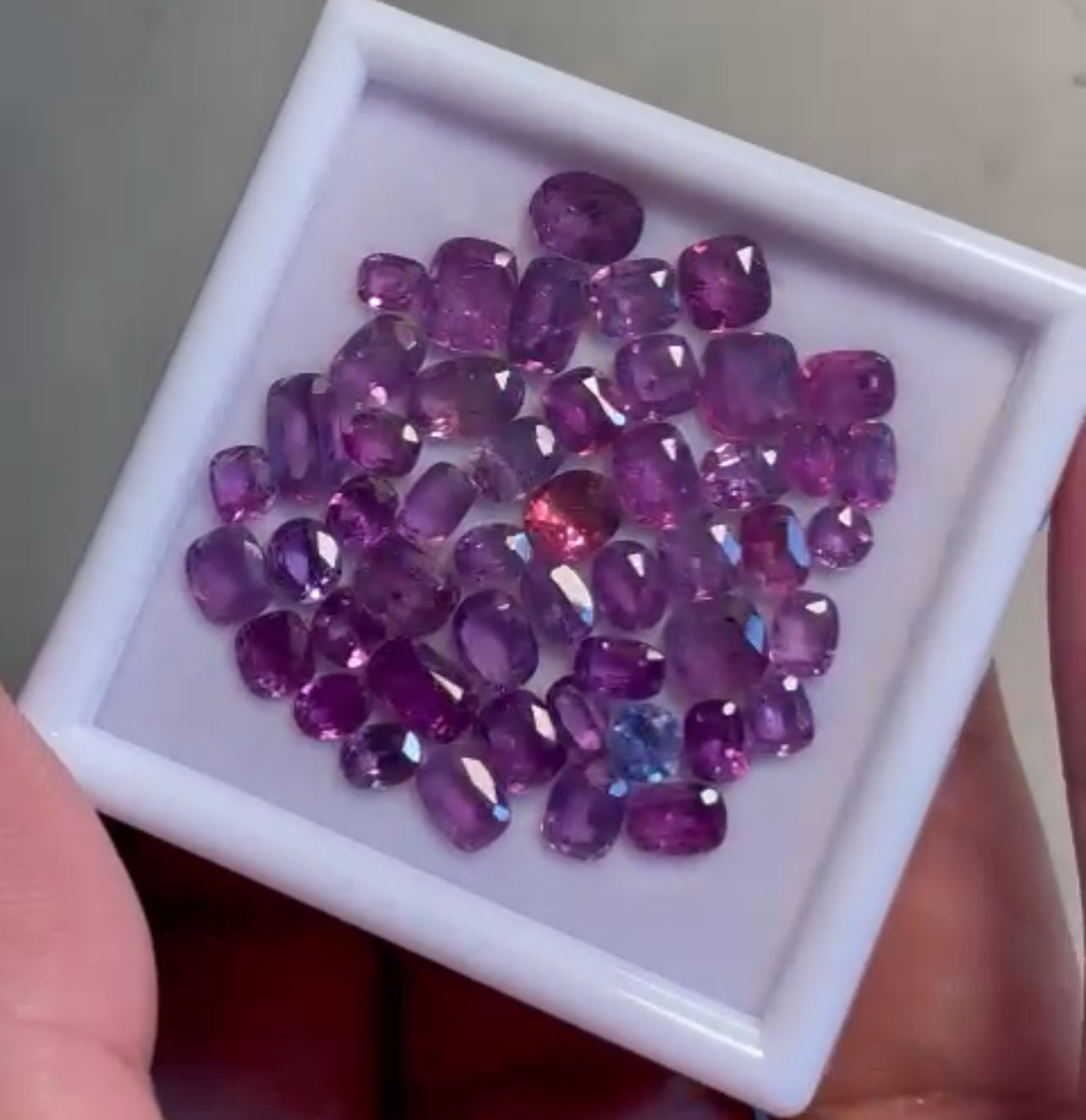 30 carats Natural Pink Kashmir Sapphires Stones