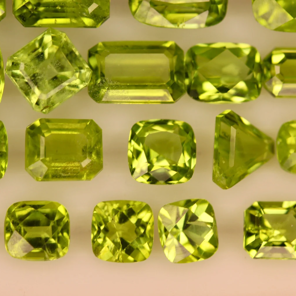32 carats Natural Apple Green Peridots Stones