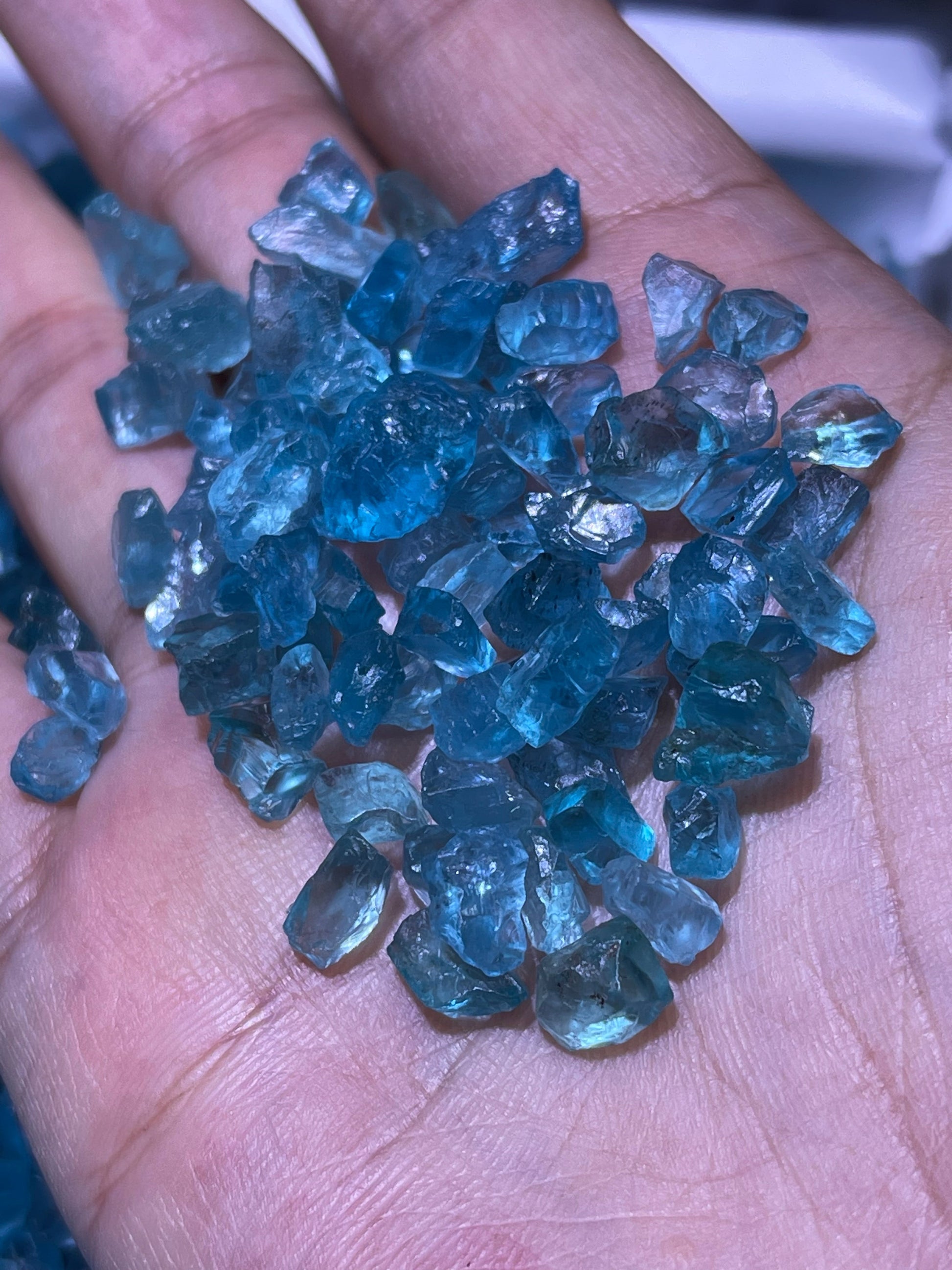 neon apatite price per carat