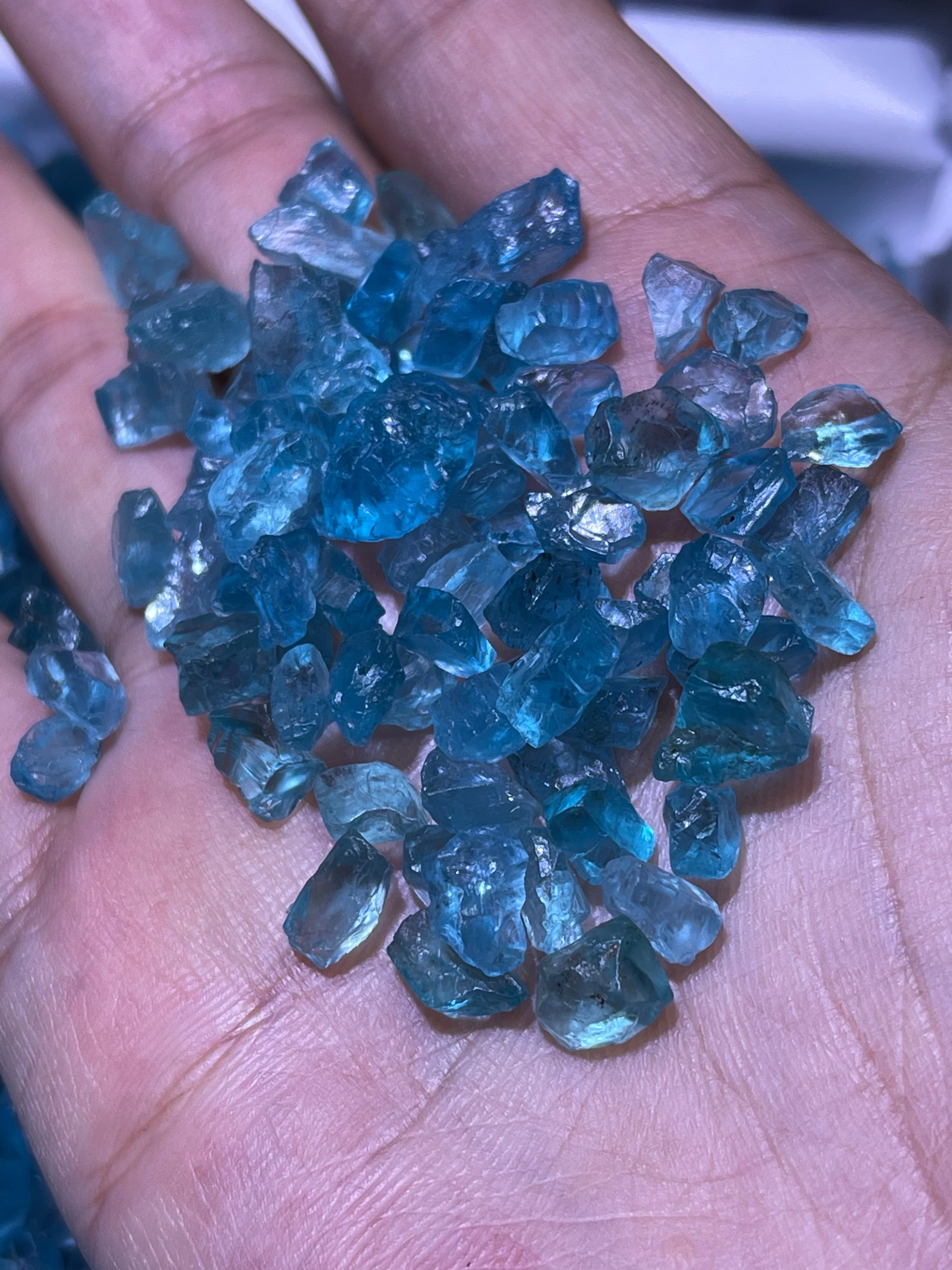 neon apatite price per carat