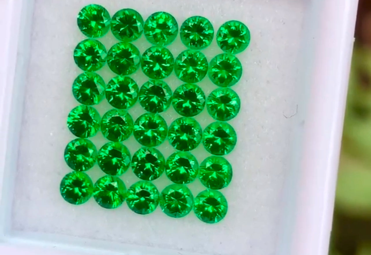 3 carats Tsavorite Garnets Round Brilliant - Green Garnets