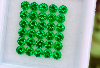 3 carats Tsavorite Garnets Round Brilliant - Green Garnets