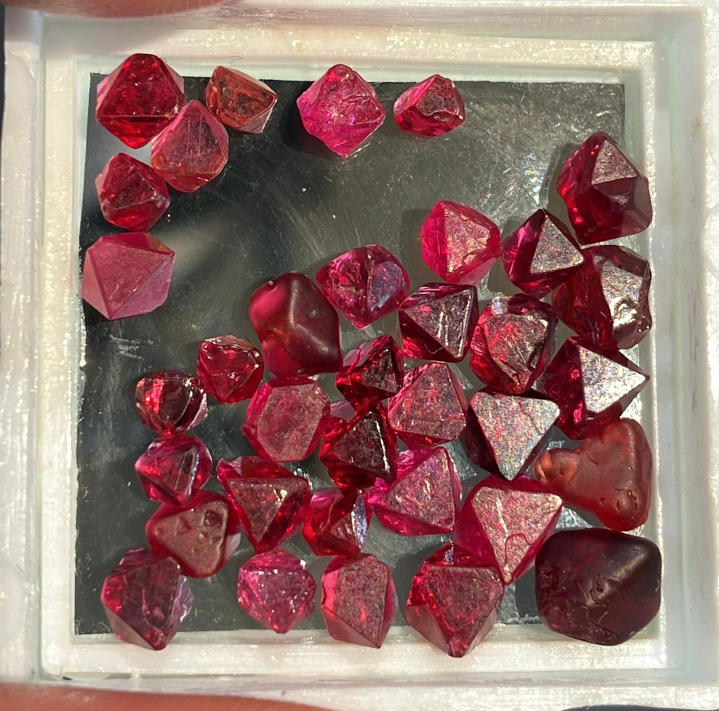 32 carats Natural Rough Burmese Spinels