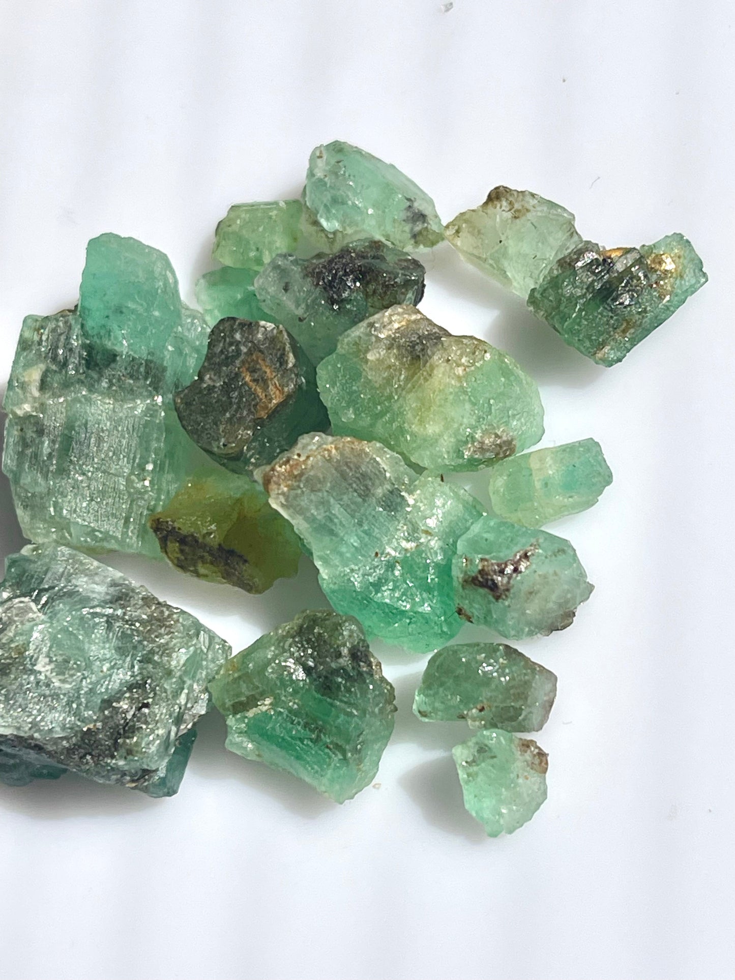 150 carats Rough Chitral Emerald Stones for Cutting and Collections