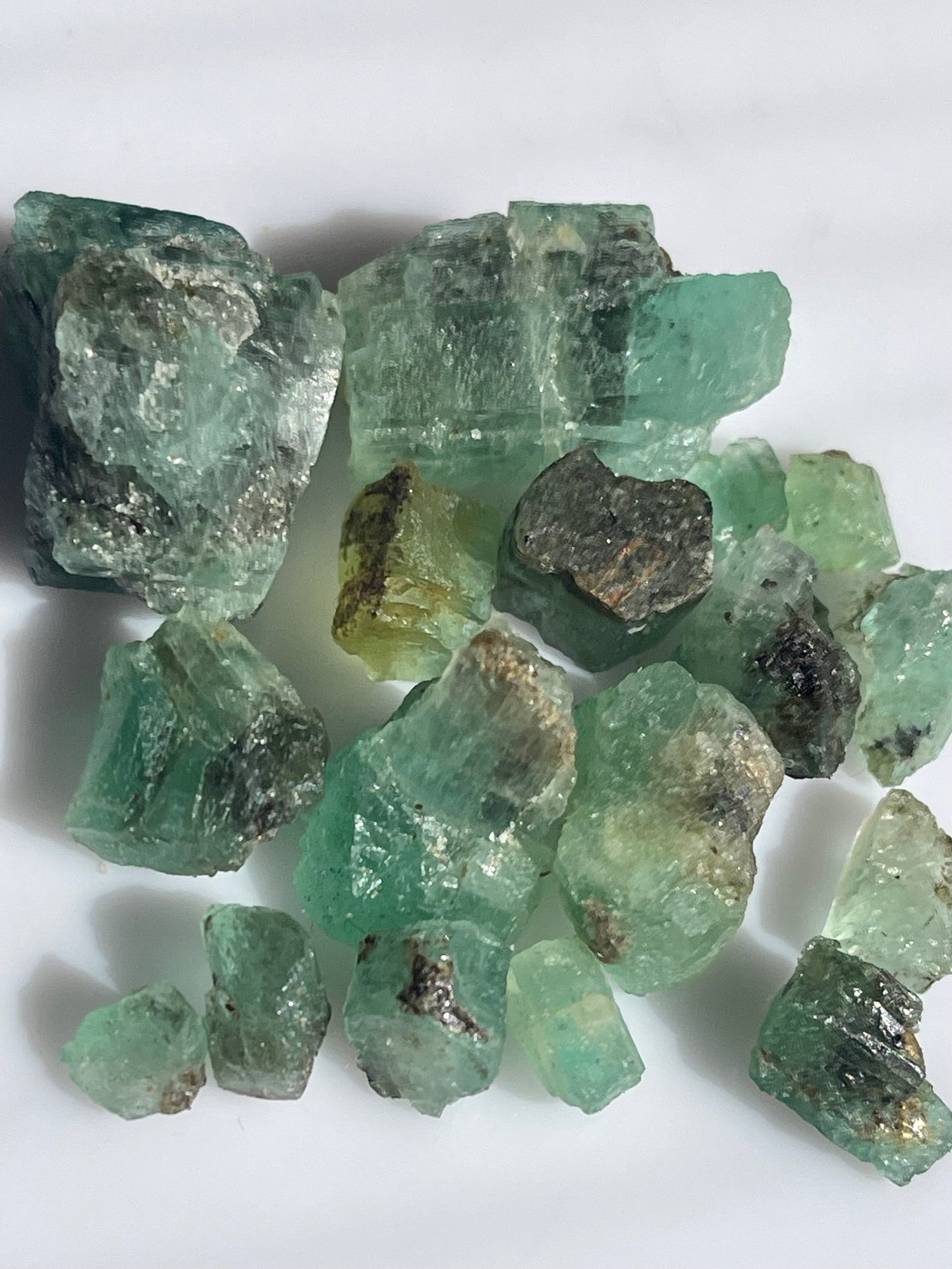 150 carats Rough Chitral Emerald Stones for Cutting and Collections
