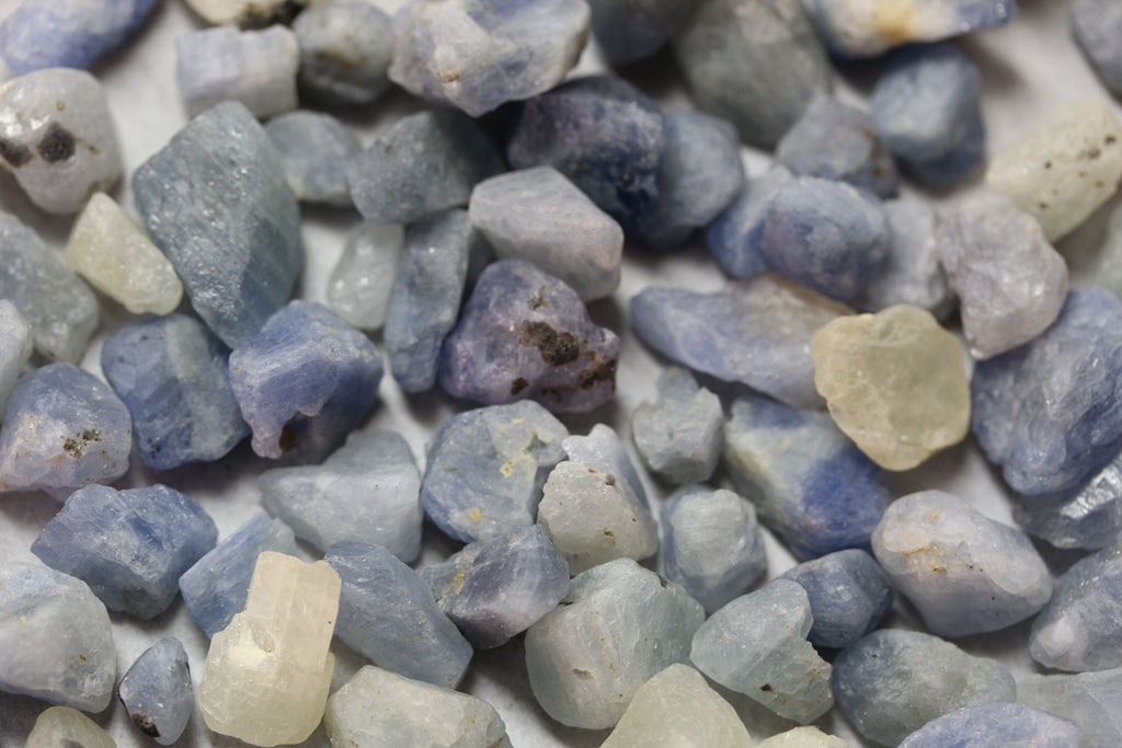 1 kg Rough Sapphires for Cabbing / Beading - Rough Sapphire Crystals