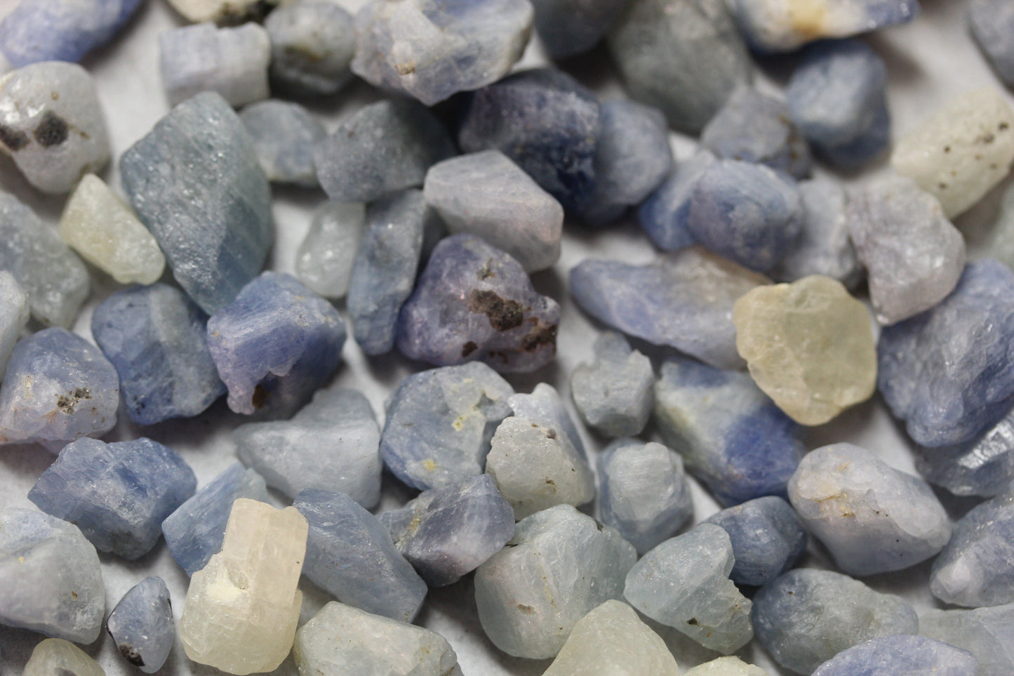 1 kg Rough Sapphires for Cabbing / Beading - Rough Sapphire Crystals