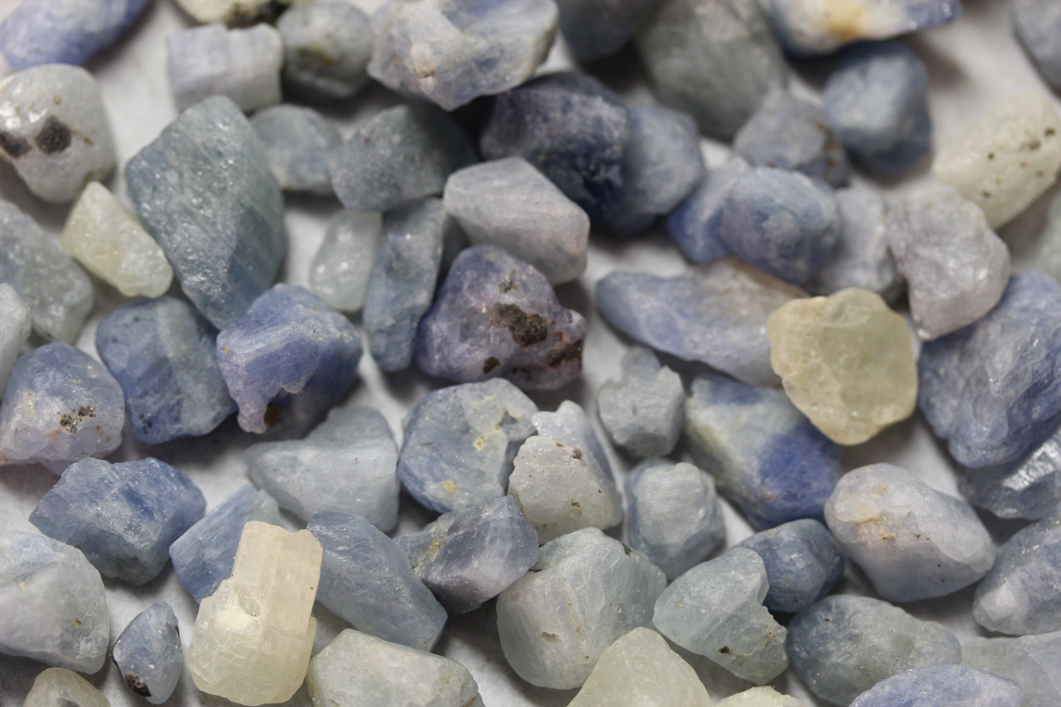 1 kg Rough Sapphires for Cabbing / Beading - Rough Sapphire Crystals