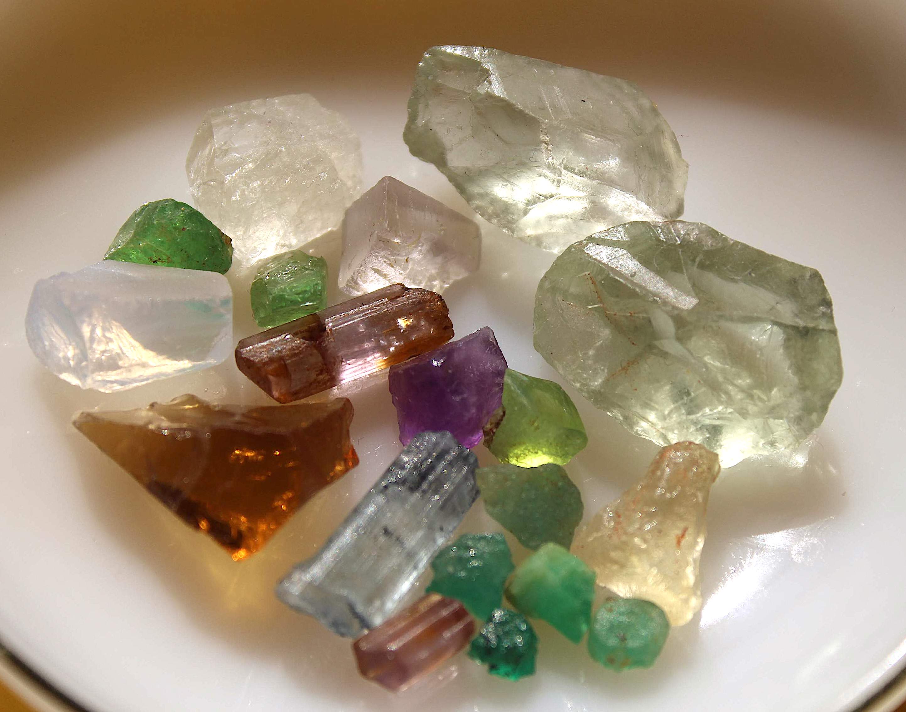 126 carats Facet grade Mixed Stones Prasiolite, Emeralds, citrine, hackmanite, scapolite, aquamarine, tsavoritea, Lavandar