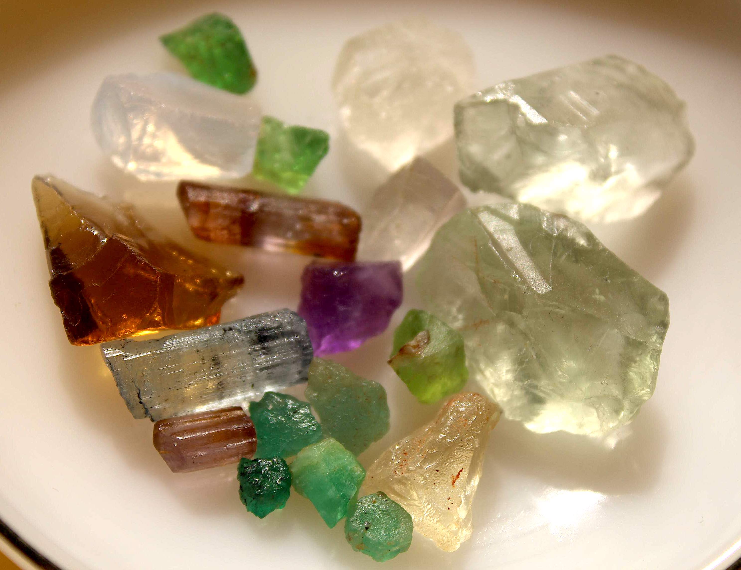 126 carats Facet grade Mixed Stones Prasiolite, Emeralds, citrine, hackmanite, scapolite, aquamarine, tsavoritea, Lavandar