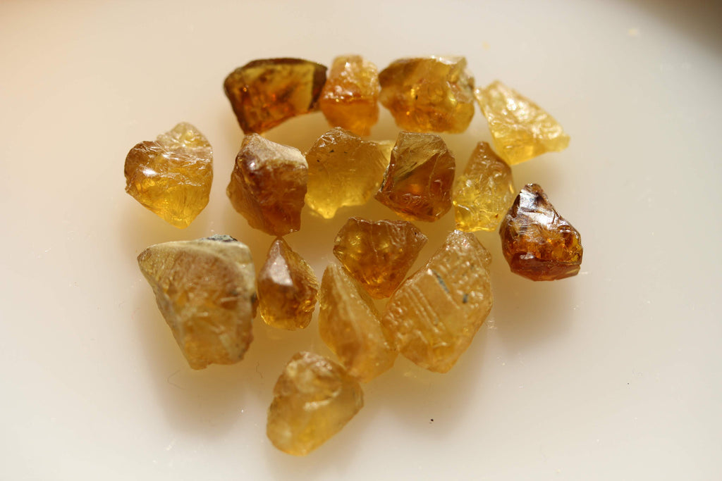 35 carats Rare Rough Sphene | Facet Grade Rough Titanite