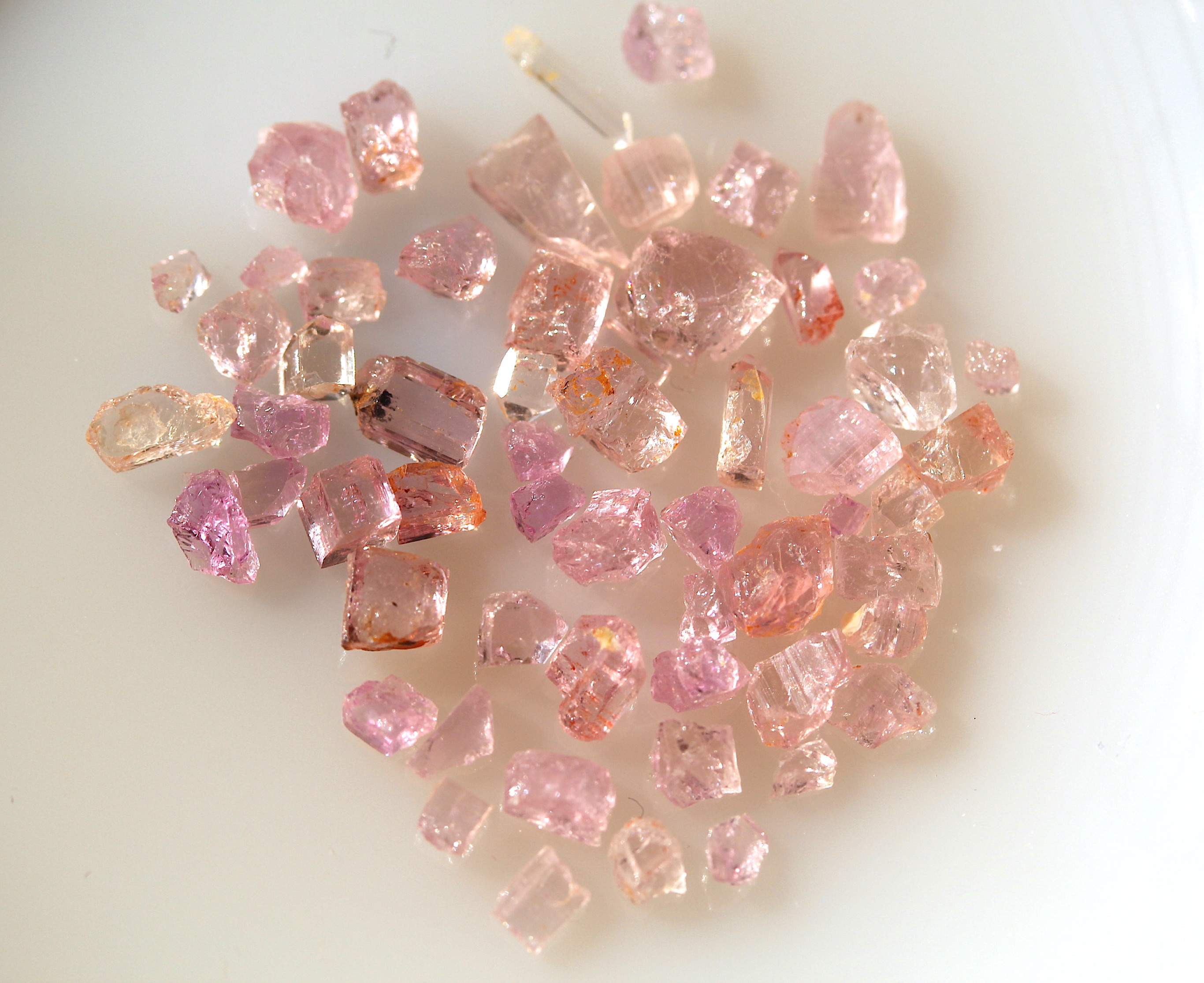 Pink Topaz Rough 20 carats Rare Raw Pink Topaz Rough | Katlang Topaz – Folkmarketgems