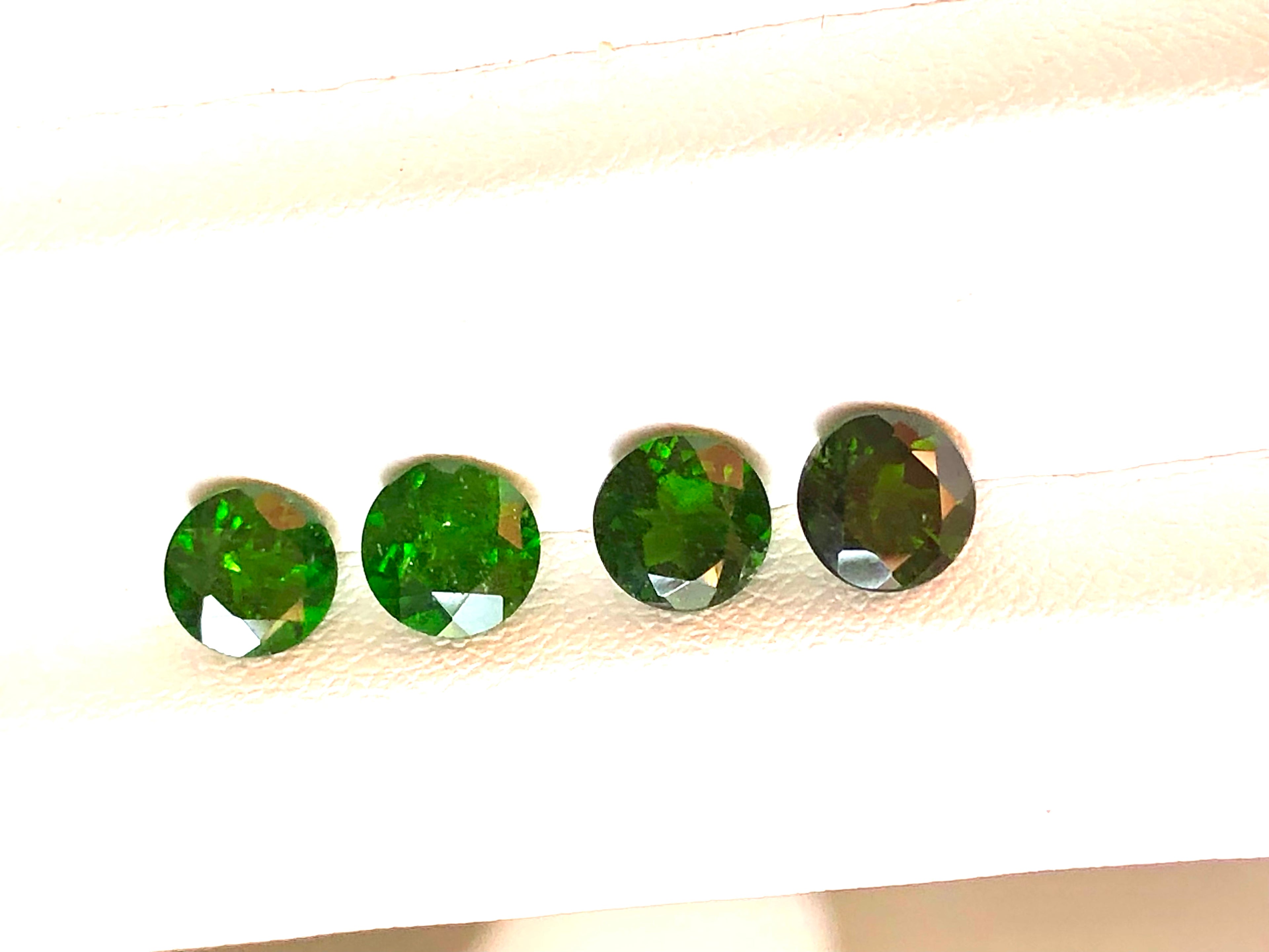 4 Pieces 2 Pairs Round Shape Green Chrome Diopside