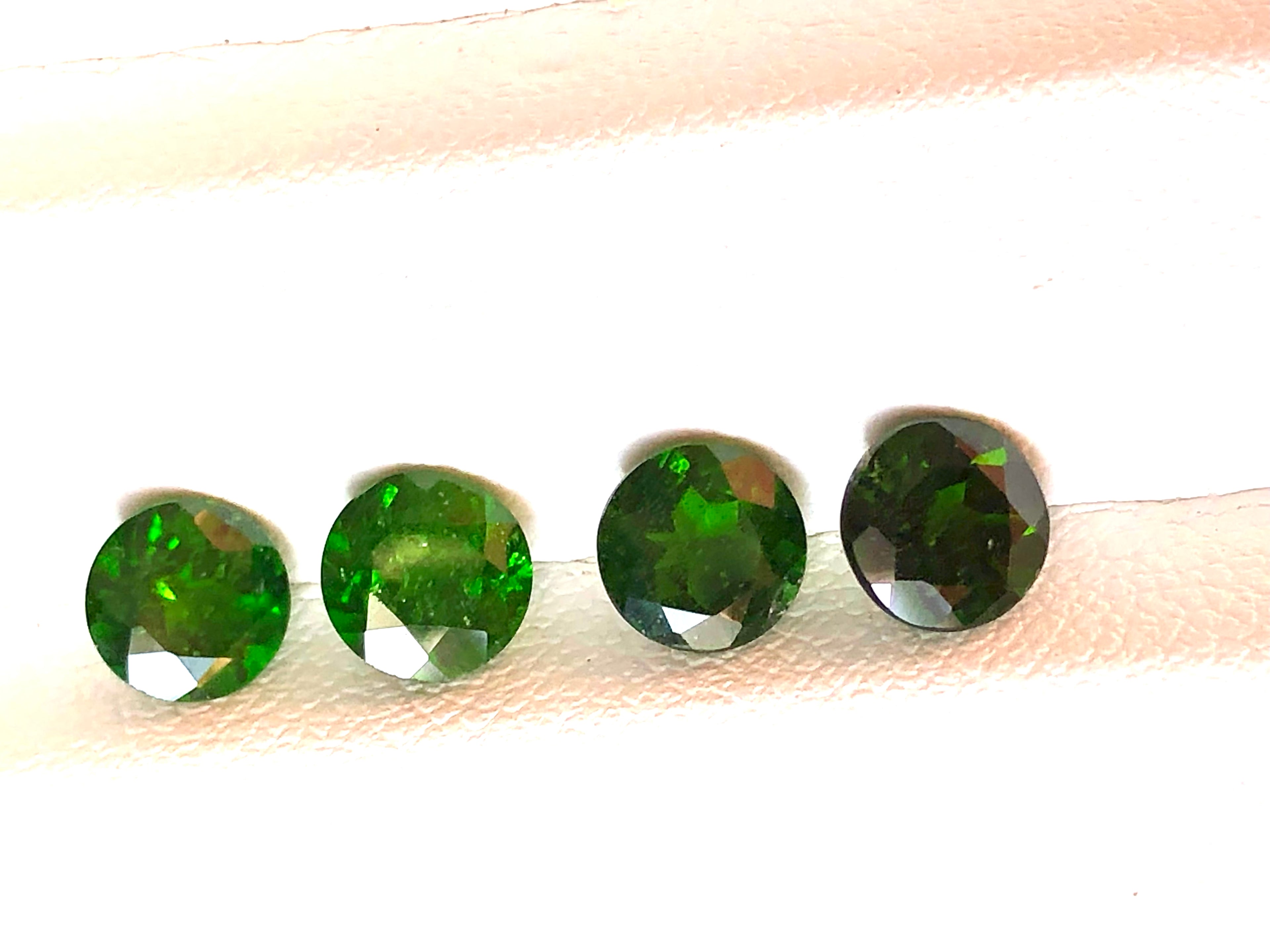 4 Pieces 2 Pairs Round Shape Green Chrome Diopside