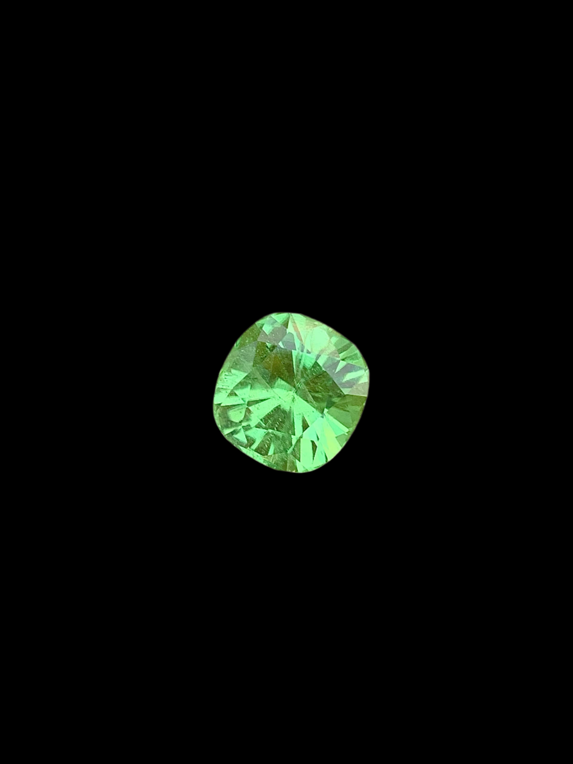 6.75 carats Loose Peridot Gemstone Apple Green - Cushion Cut Peridot