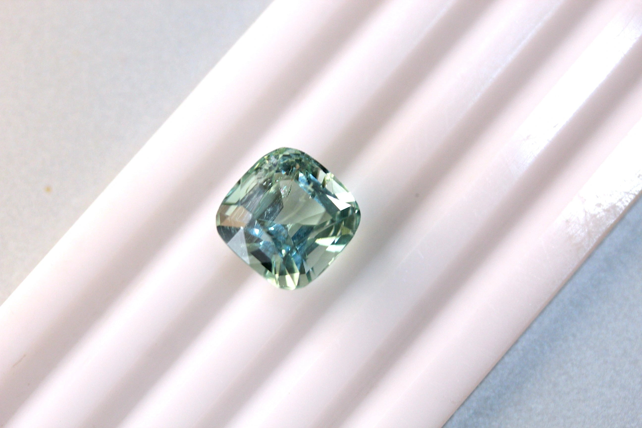 Buy This Single Piece Of Aquamaine Stone To Add in Your Collection