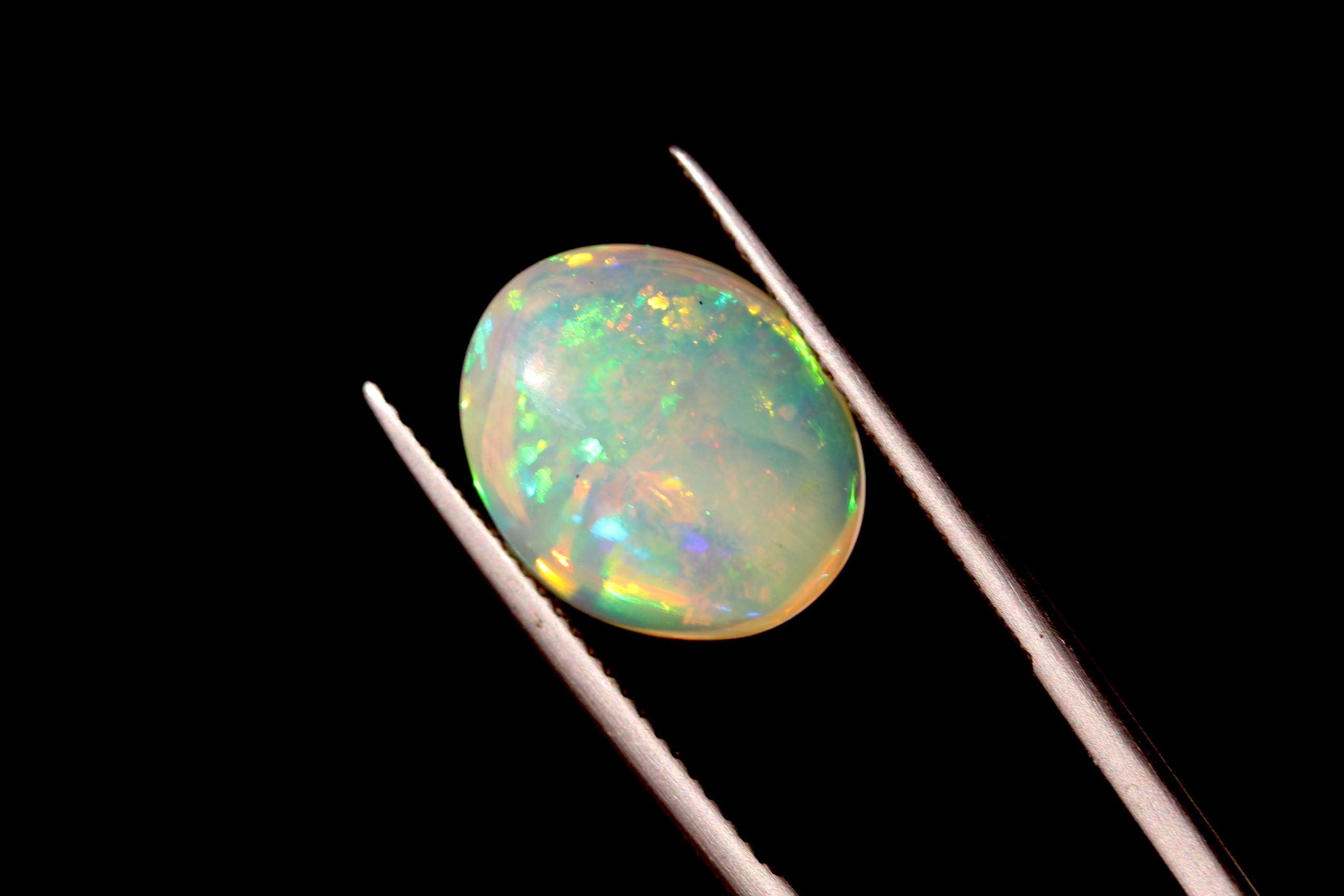 3.80 carats Natural Ethiopian Opal Cabochon for Jewelry
