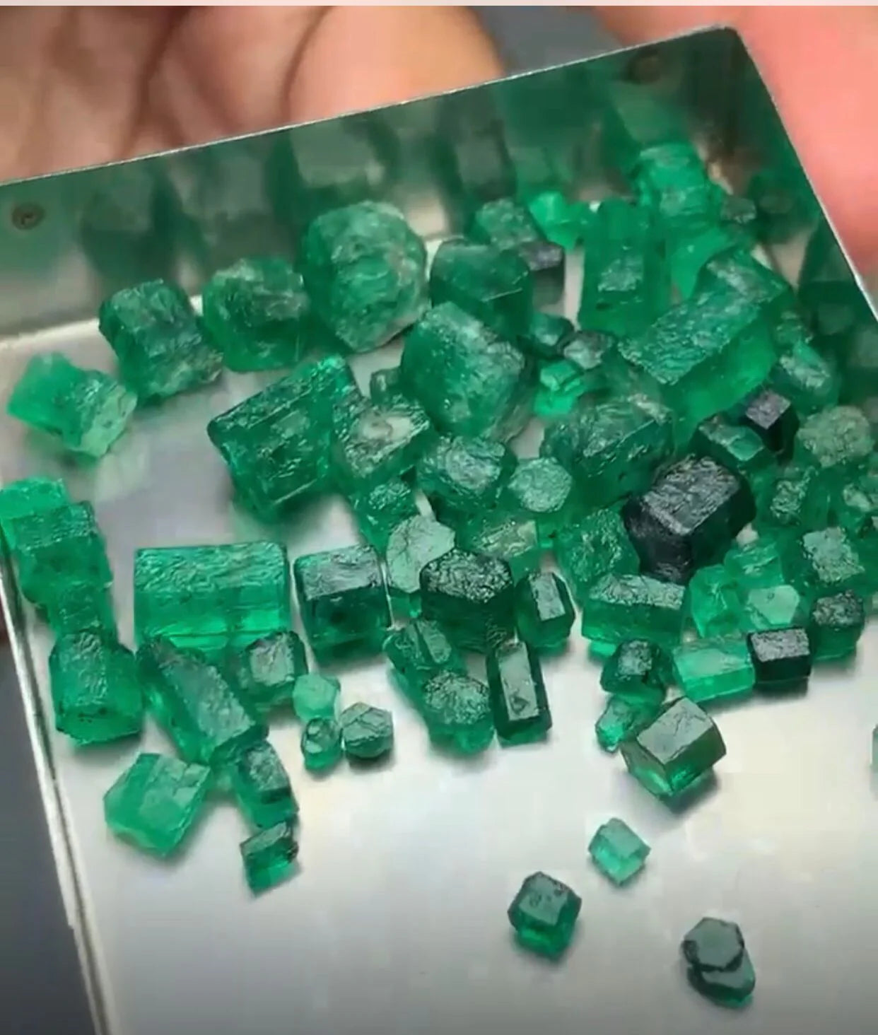 100 Carat Rough Facet Grade Rich Green Colour Emerald Deal