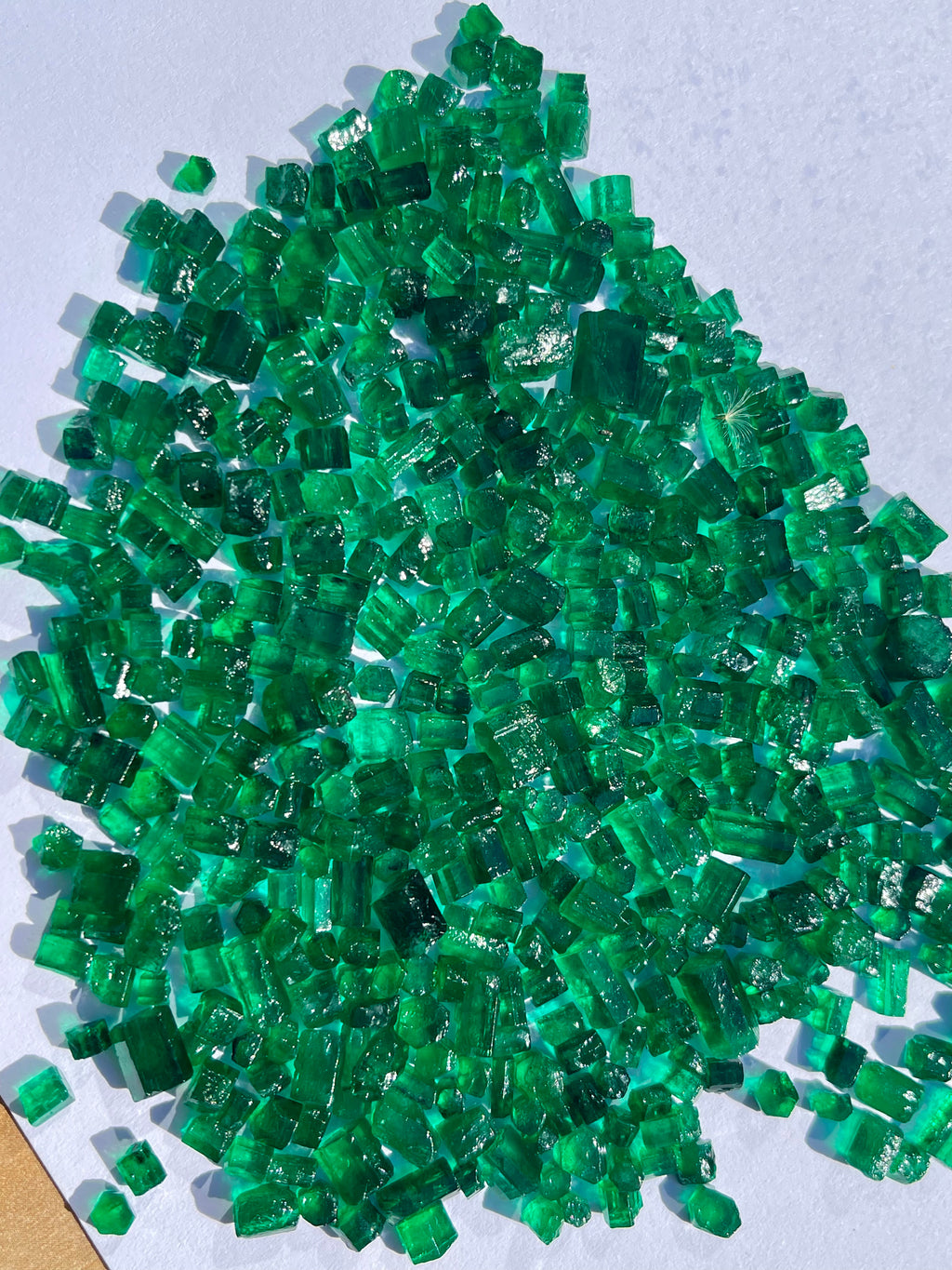 AAA Grade Top Quality Vivid Green Swat Emerald Facet Rough Stones Wholesale