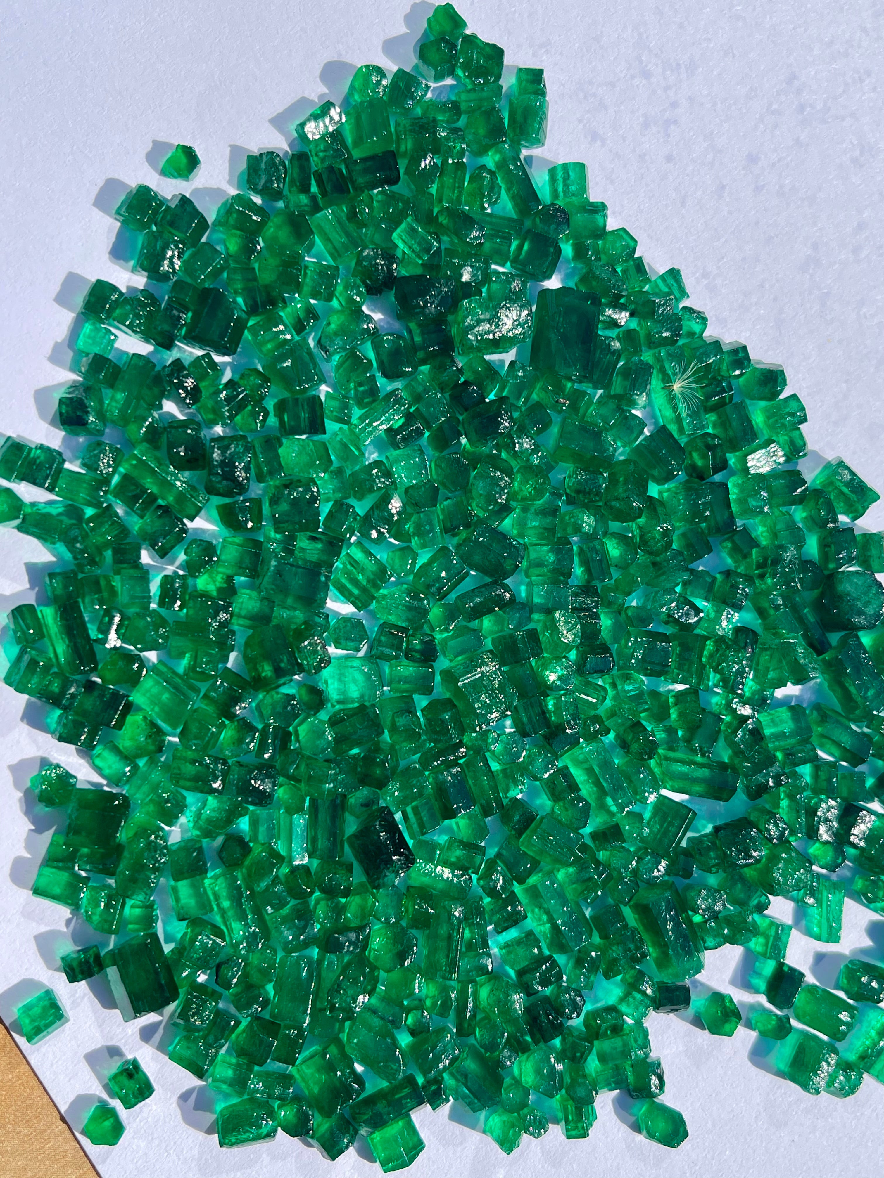 AAA Grade Top Quality Vivid Green Swat Emerald Facet Rough Stones Wholesale