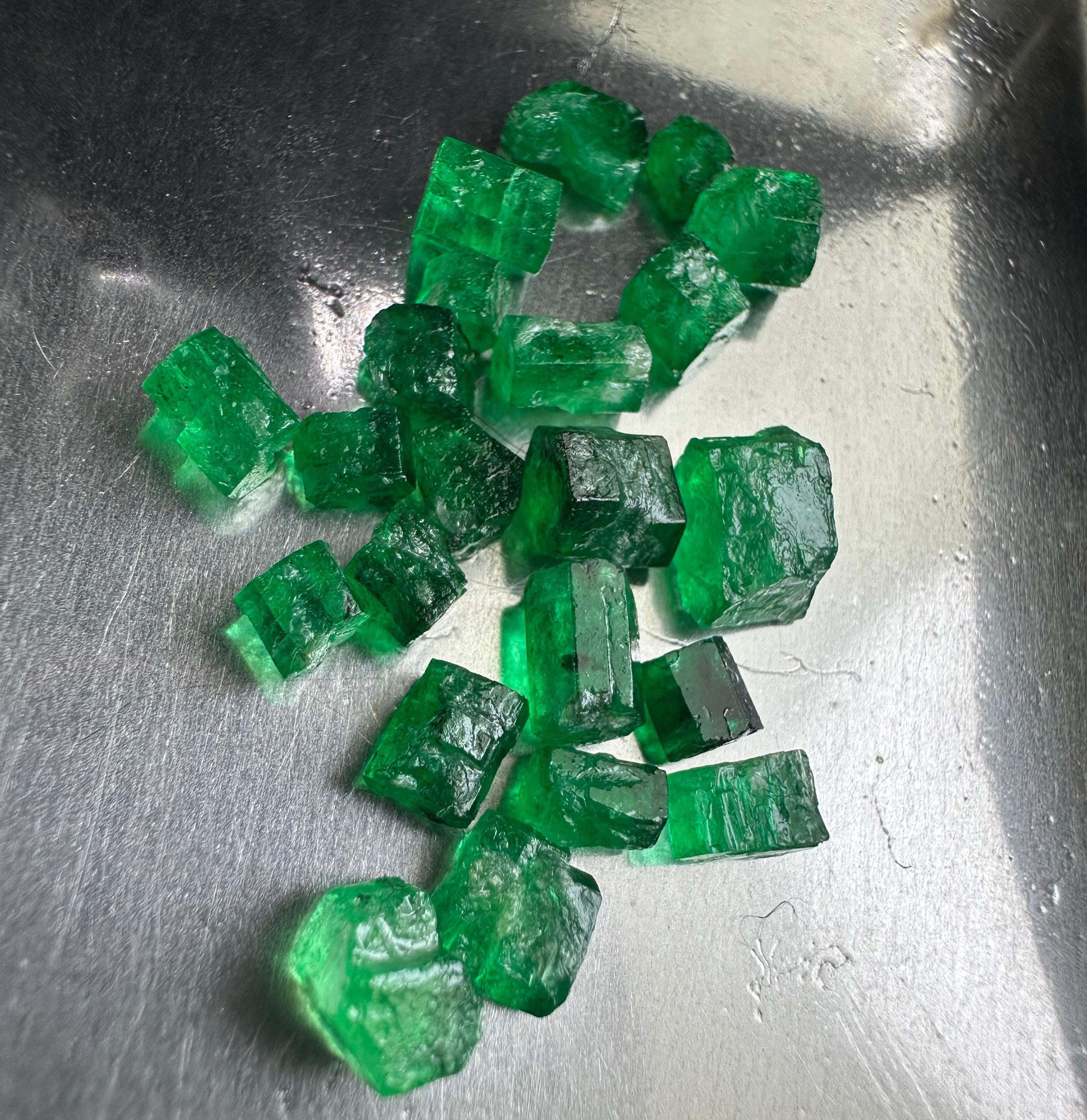 Rough Emerald Stone for faceting