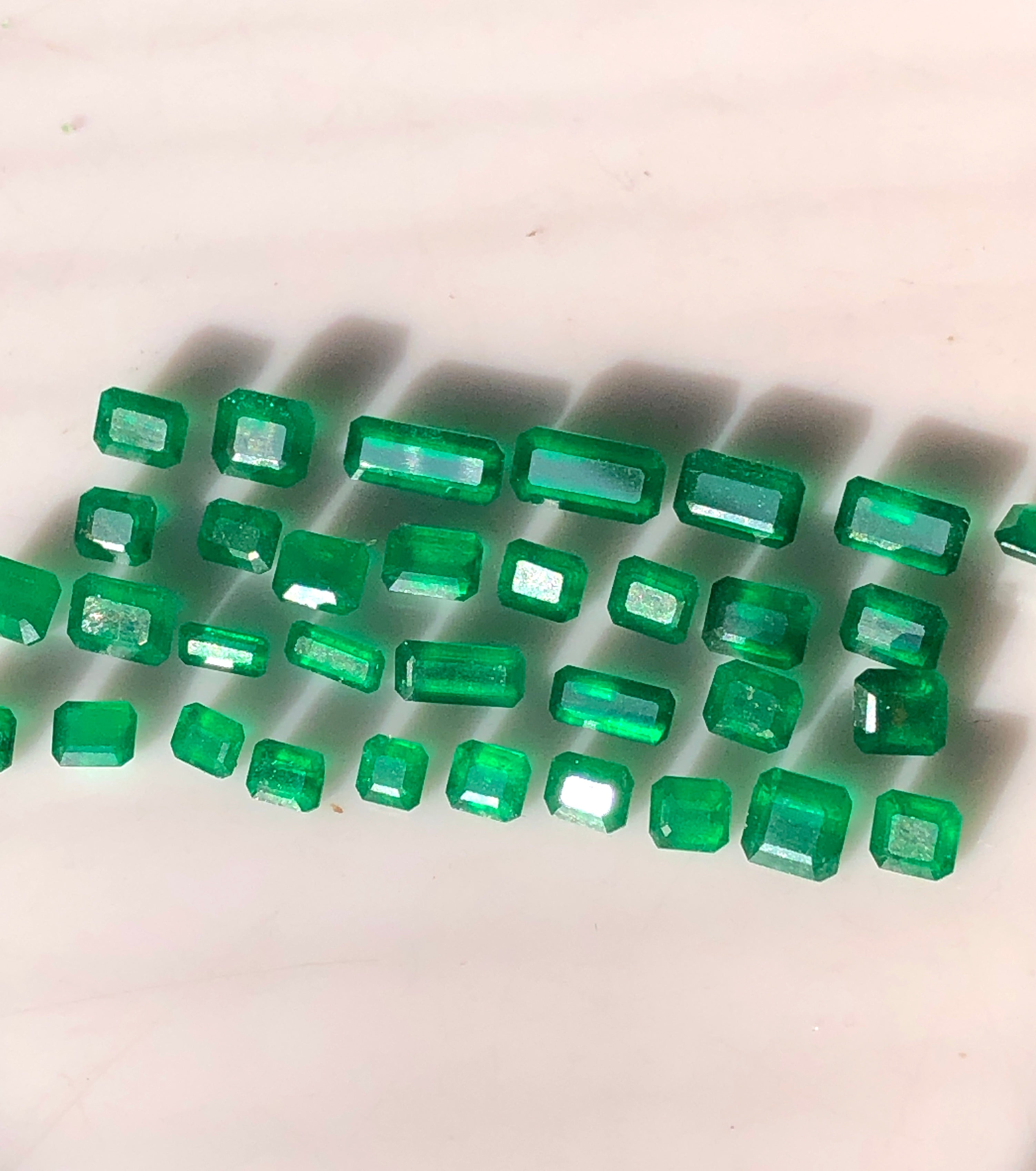 AAA Grade Swat Emerald Loose Gemstones Deal 