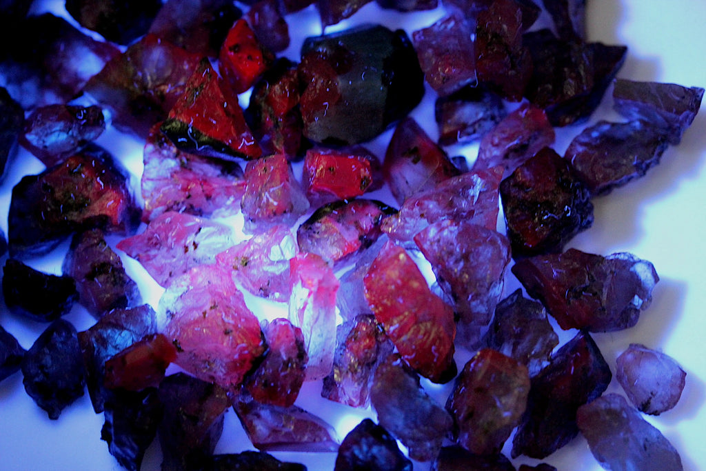 facet rough new batakundi kashmir sapphires Under UV Light